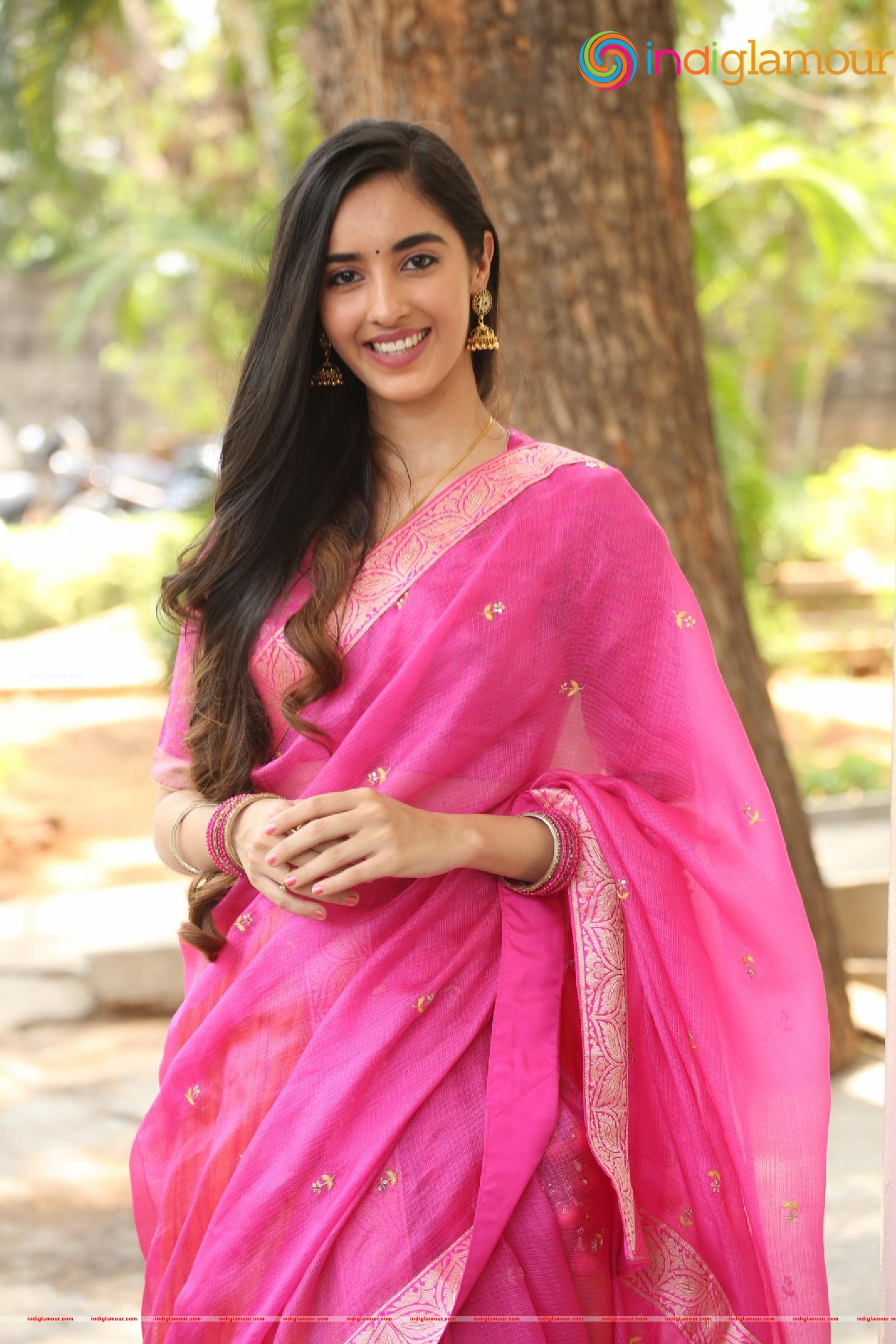Simrat Kaur Actress hd photo