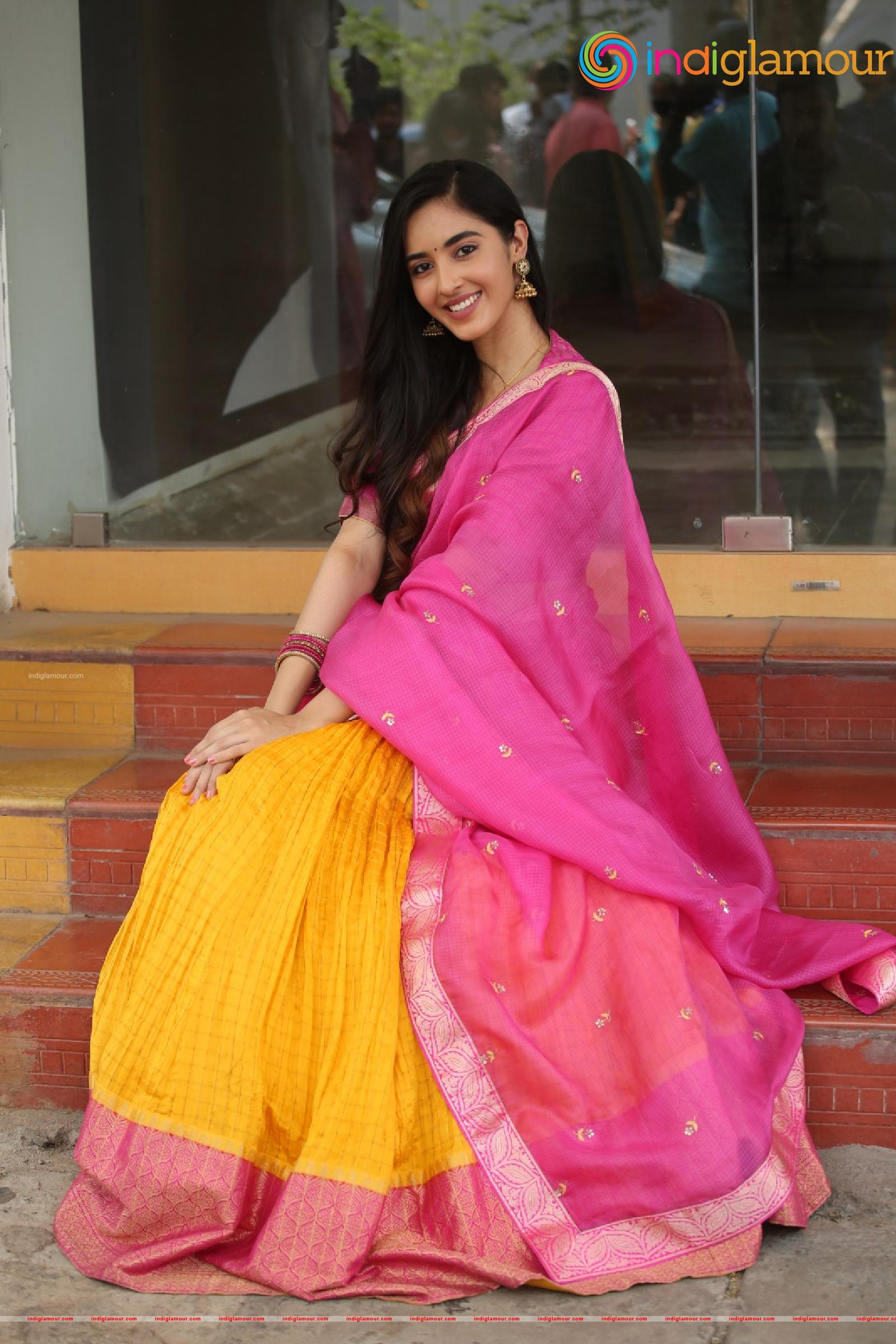 Simrat Kaur Actress hd photo