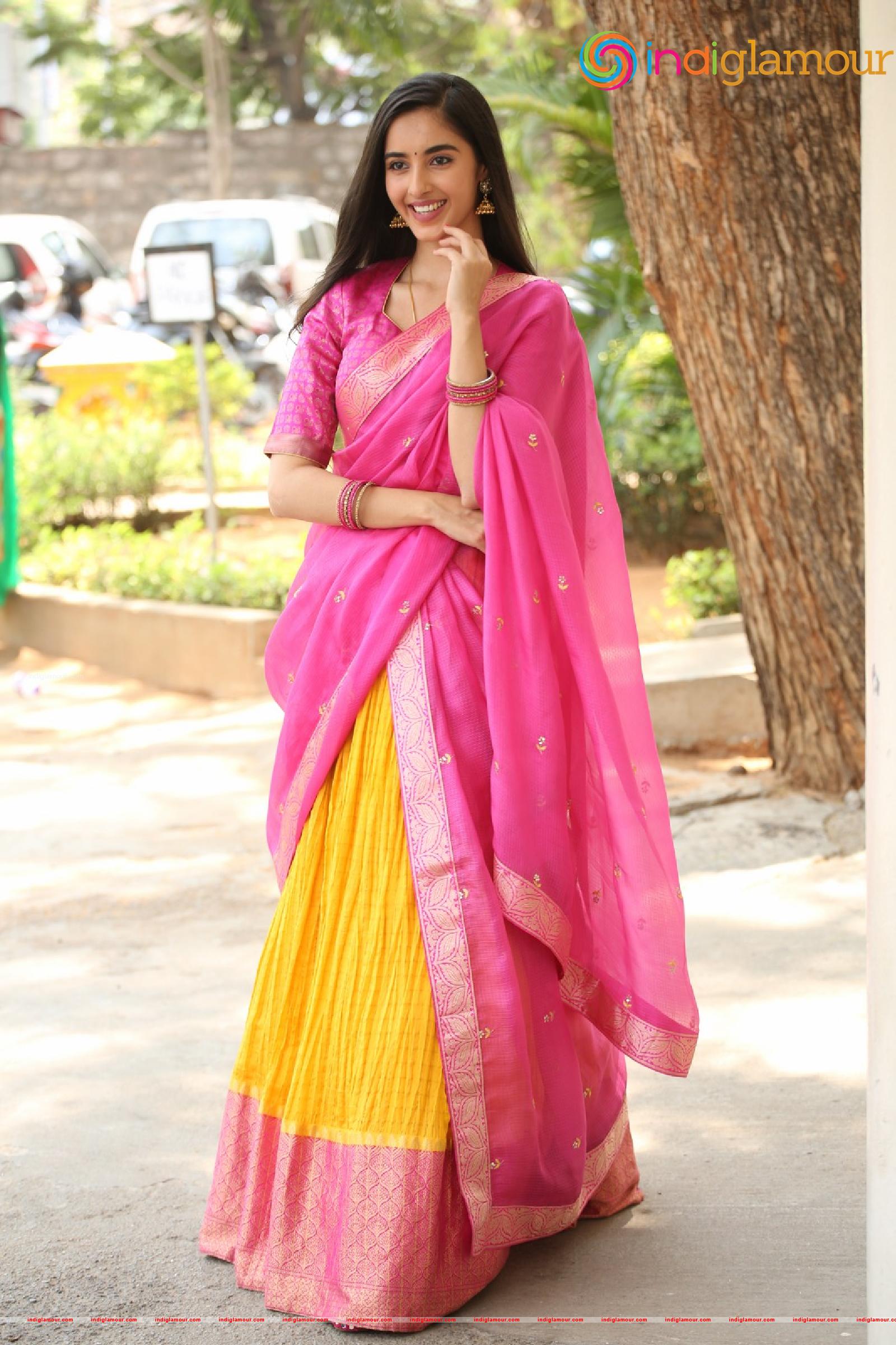 Simrat Kaur Actress hd photo
