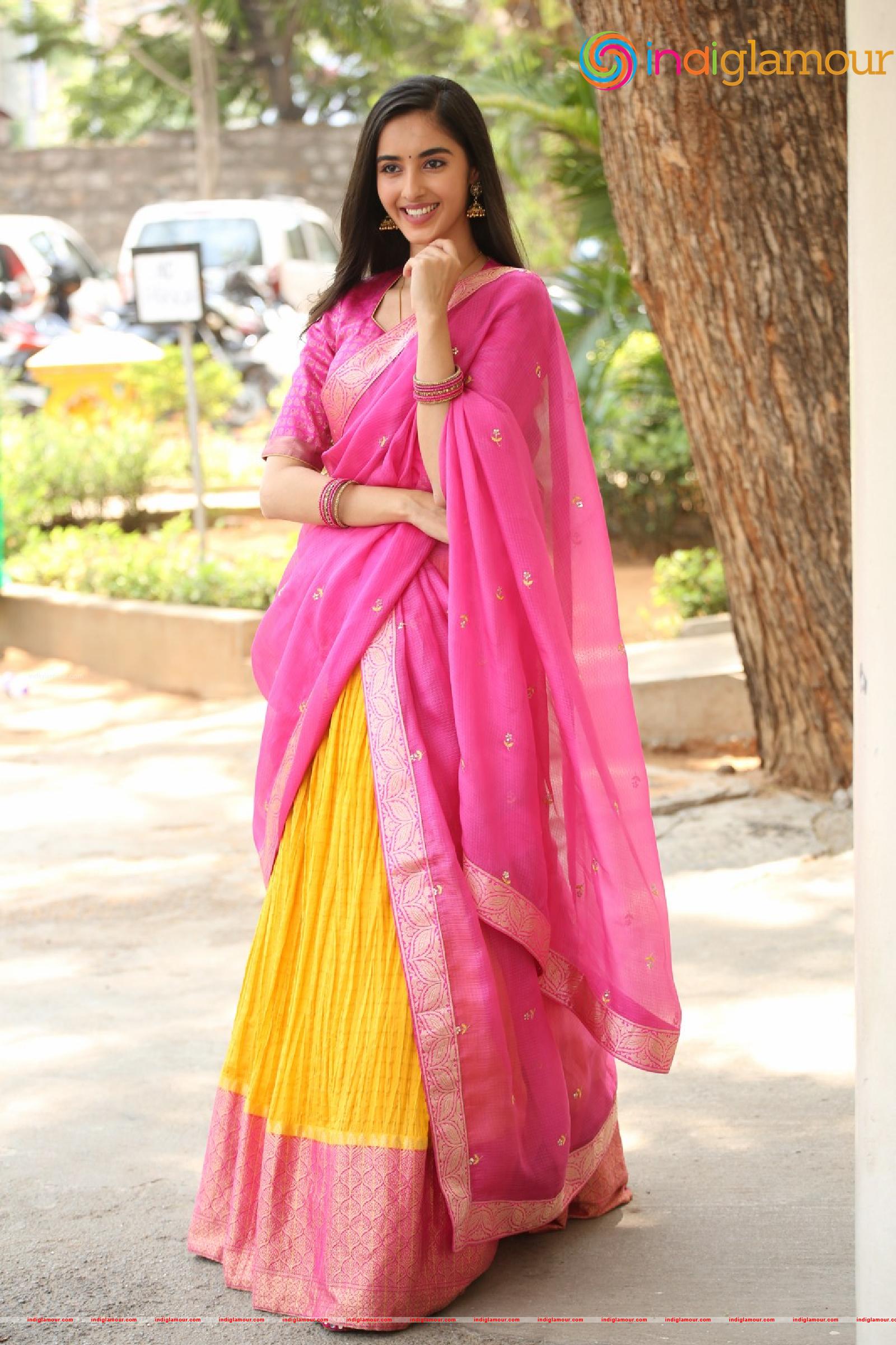Simrat Kaur Actress hd photo