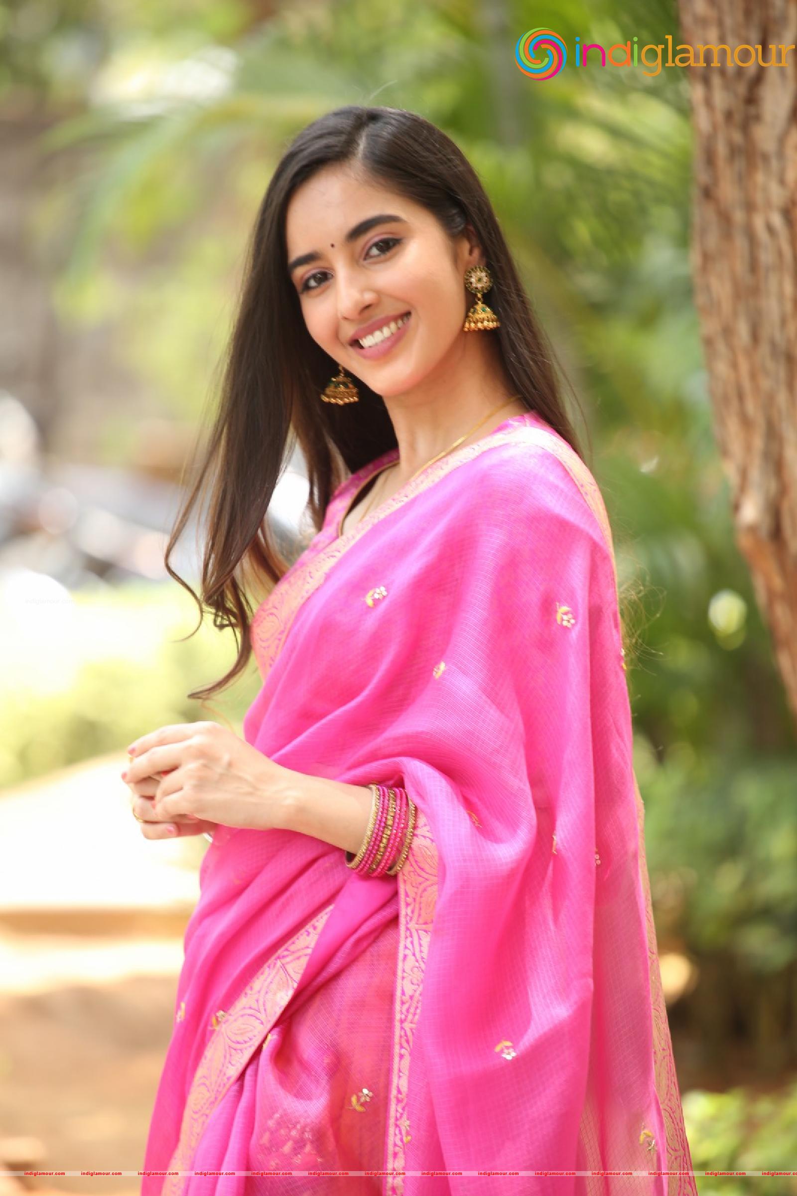 Simrat Kaur Actress hd photo