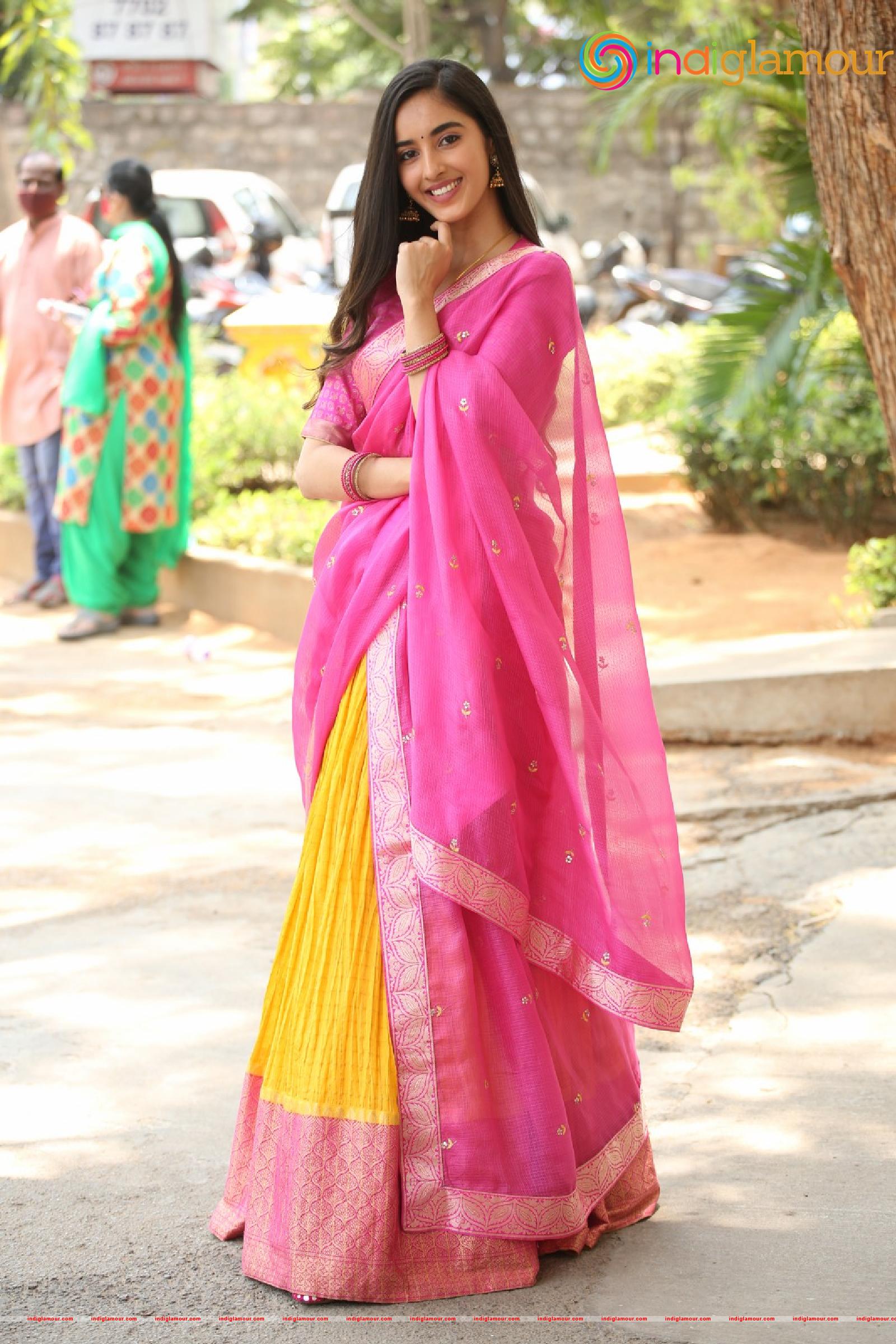 Simrat Kaur Actress hd photo