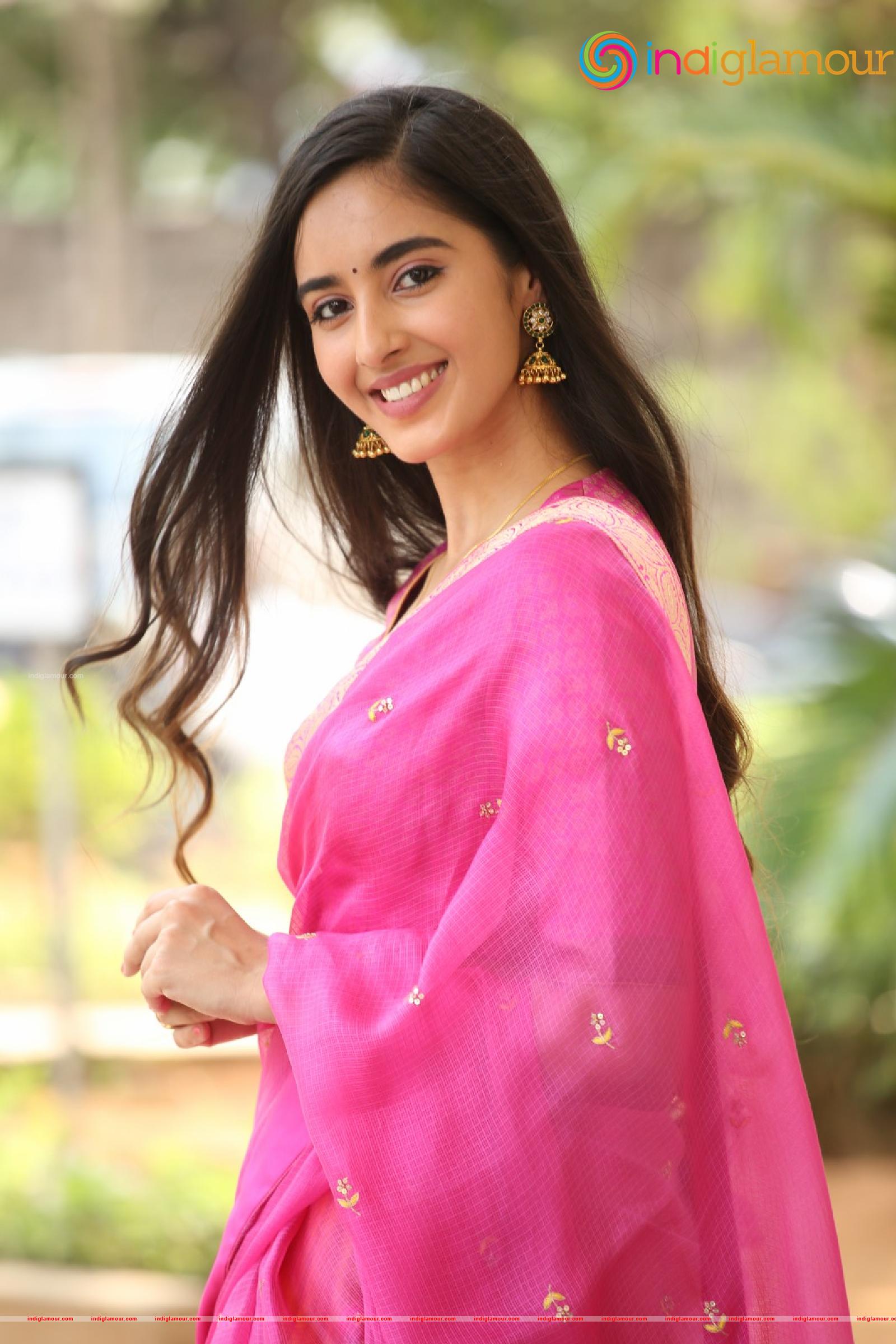 Simrat Kaur Actress hd photo