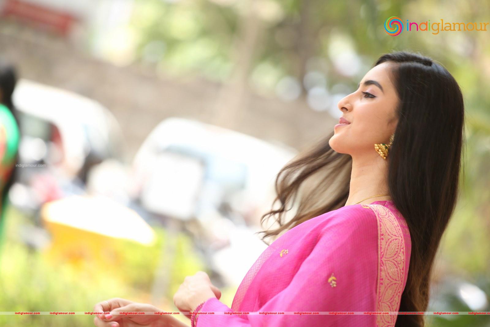 Simrat Kaur Actress hd photo