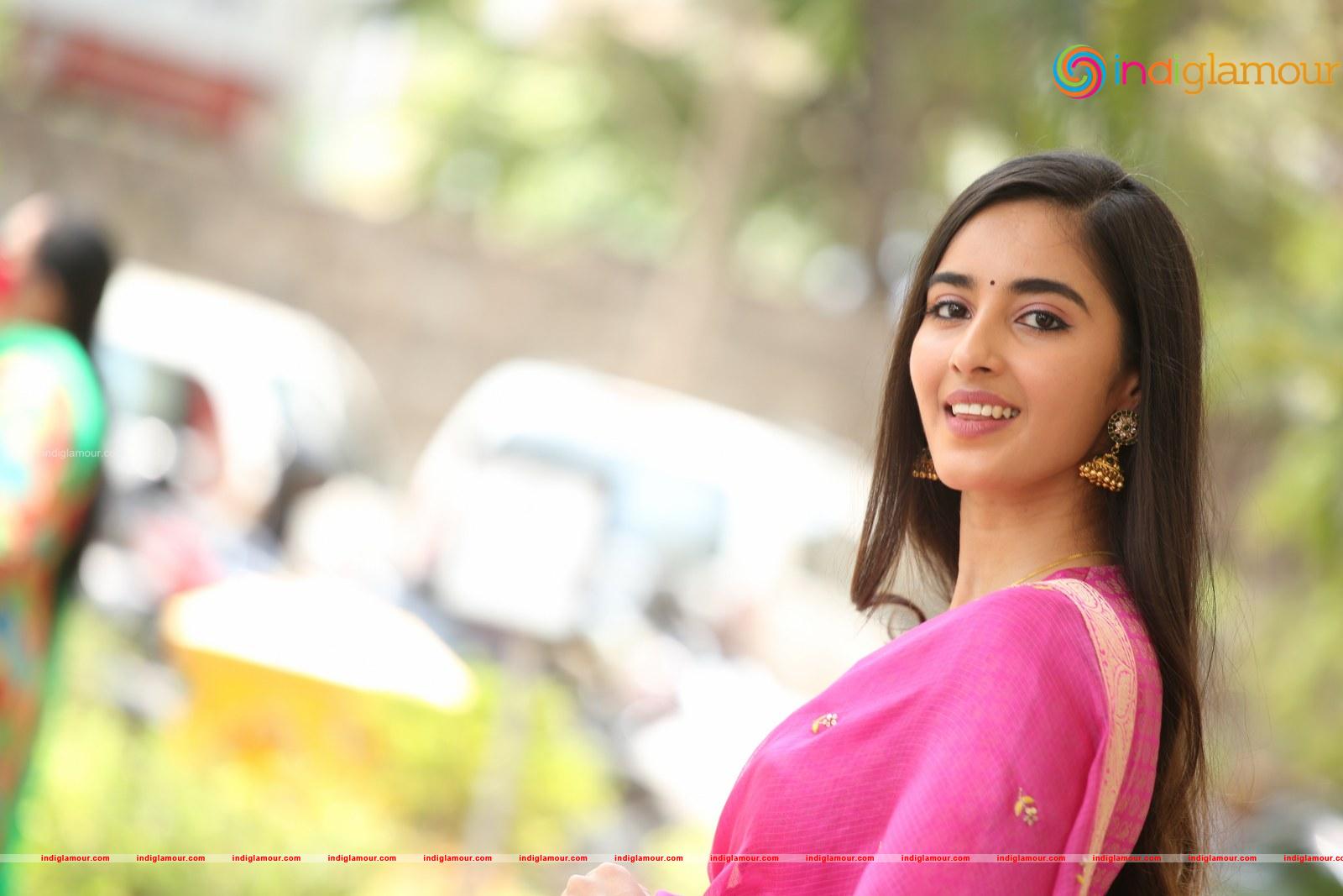 Simrat Kaur Actress hd photo