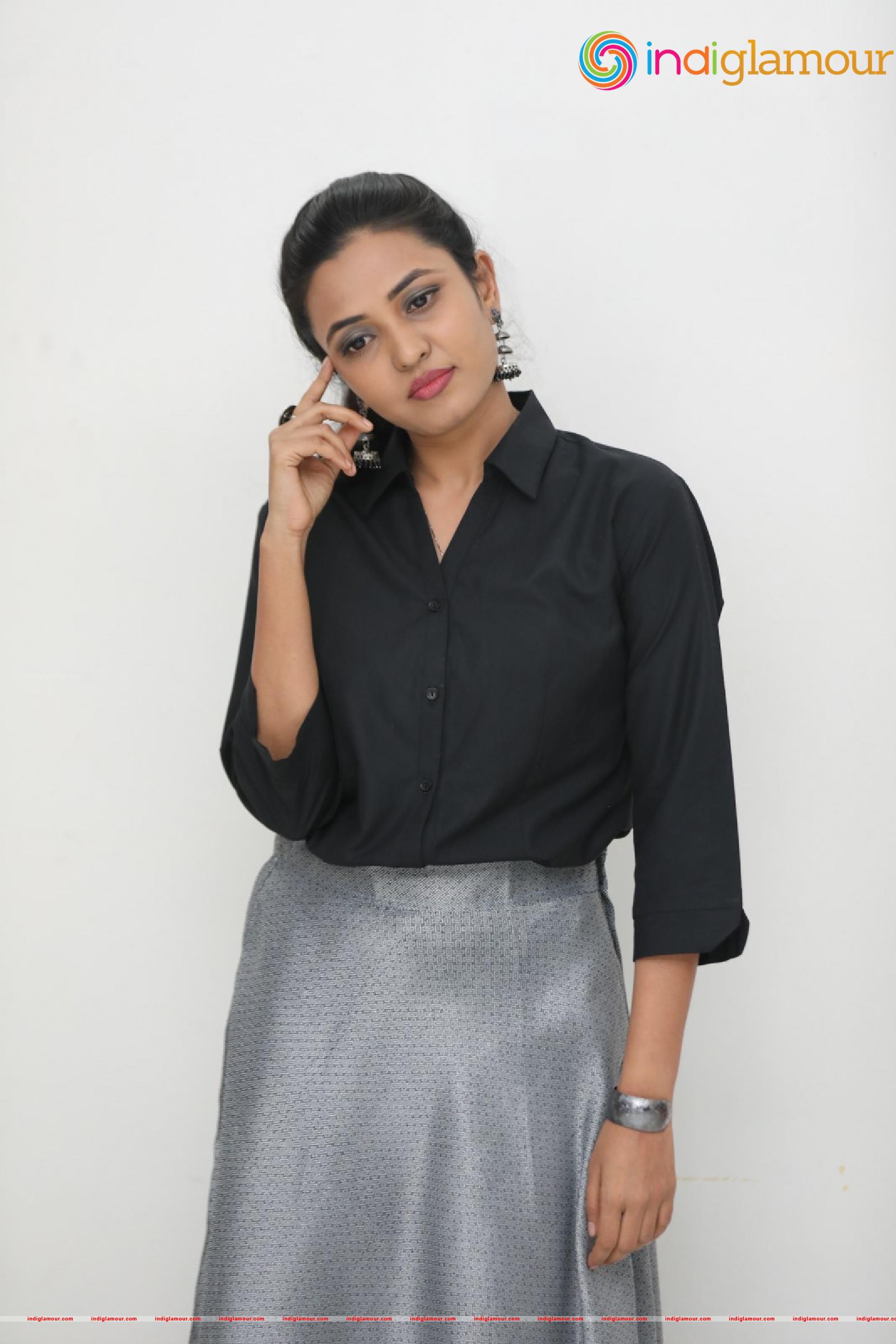 Sunita Sadguruu Actress hd photo