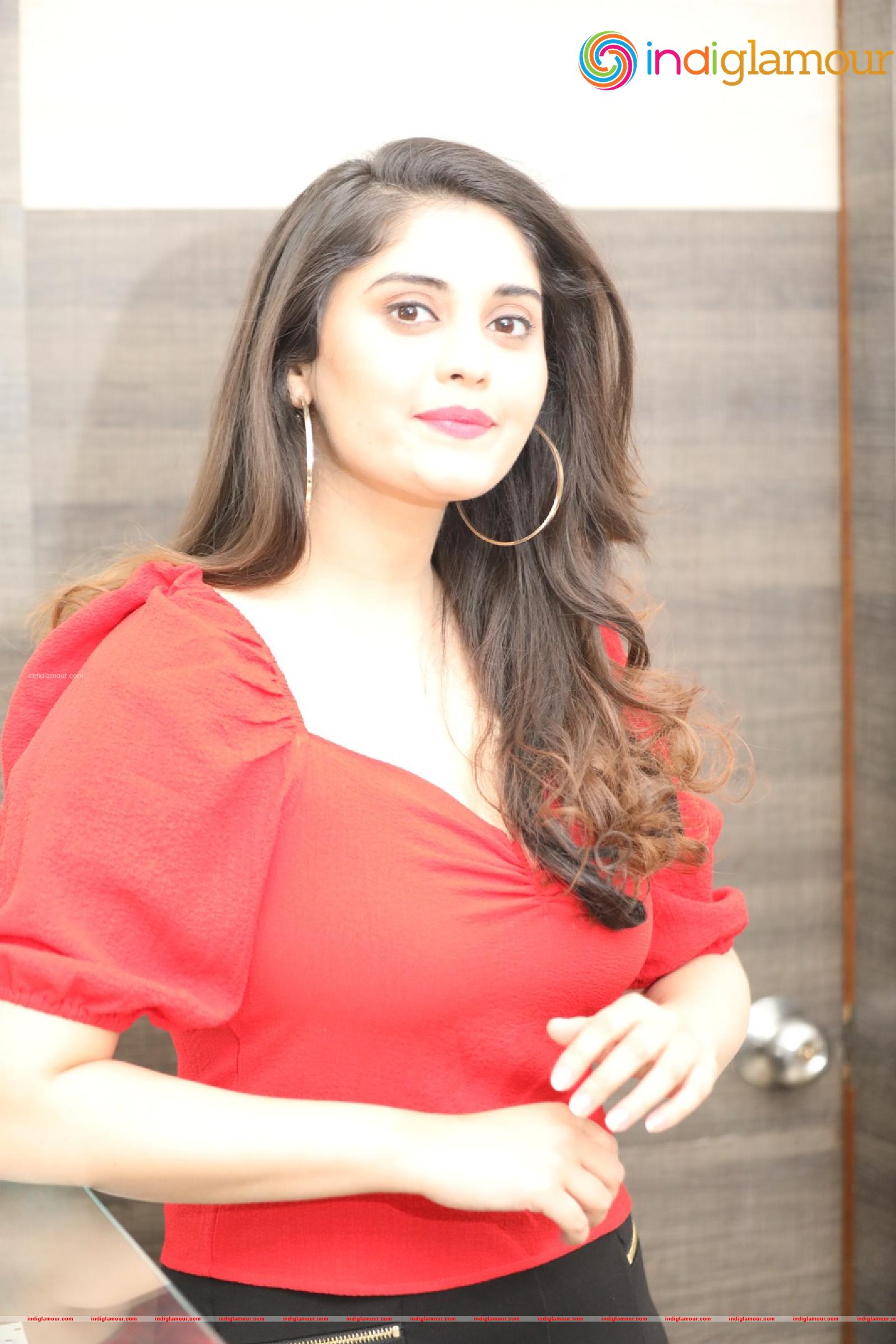 Surabhi Actress hd photo