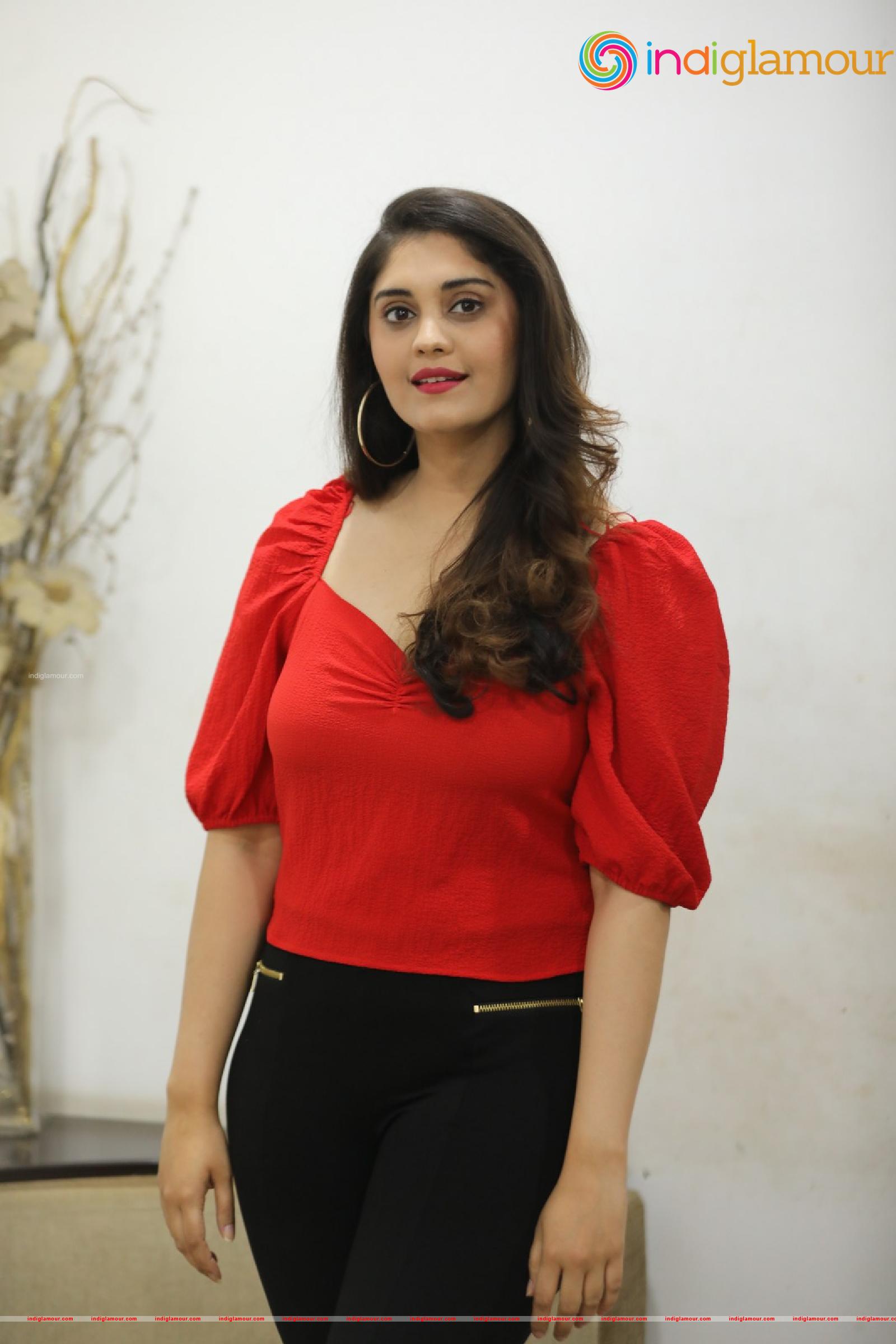 Surabhi Actress hd photo