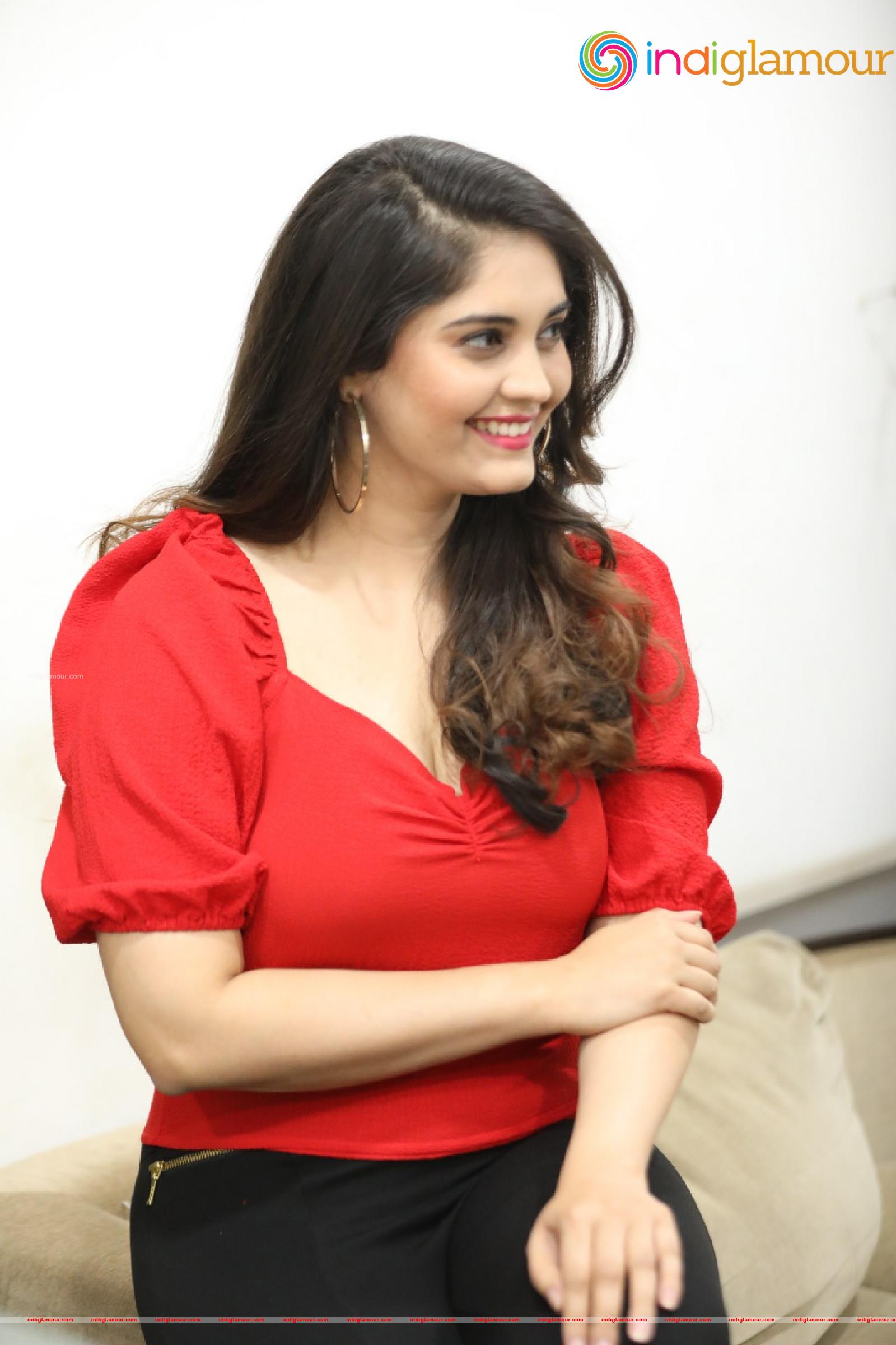 Surabhi Actress hd photo