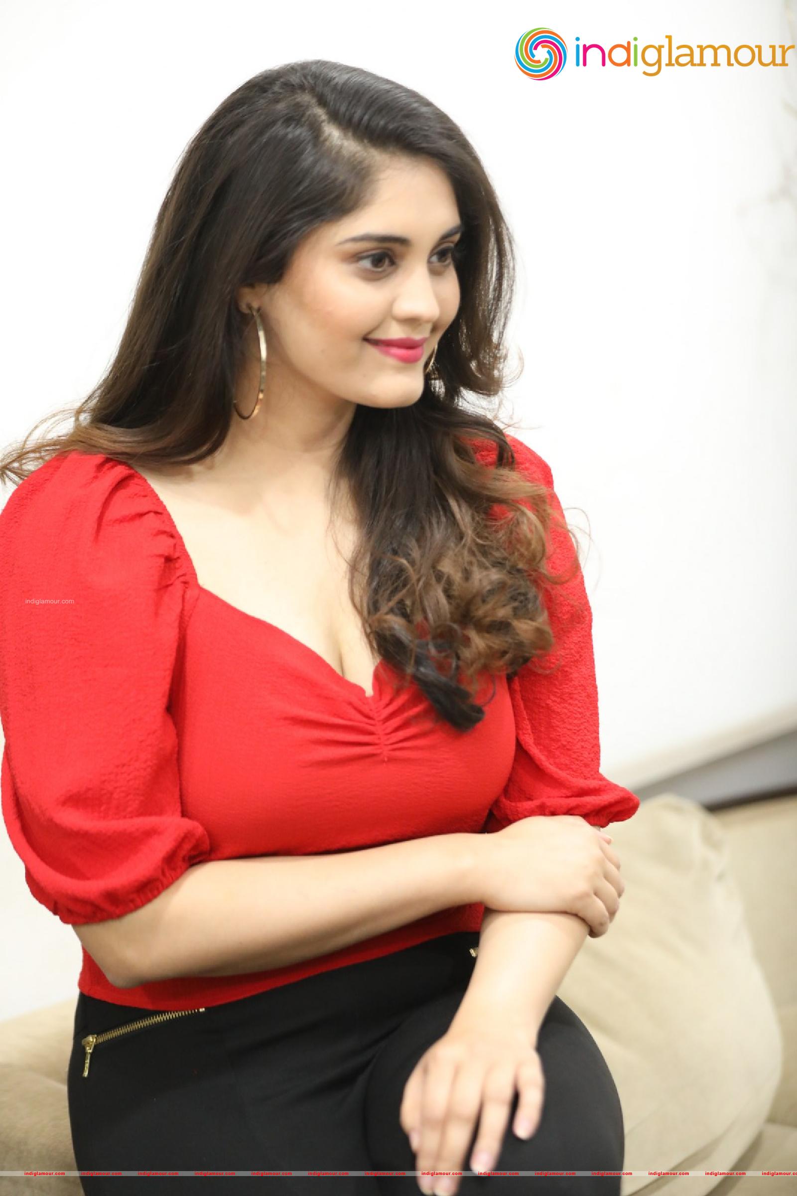 Surabhi Actress hd photo