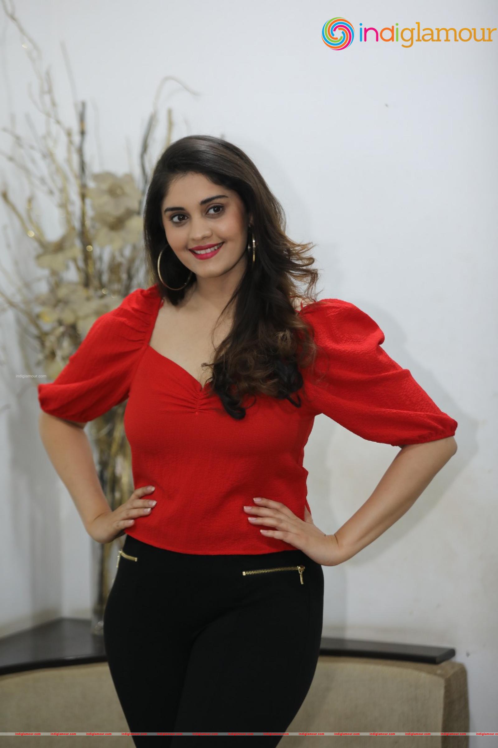 Surabhi Actress hd photo
