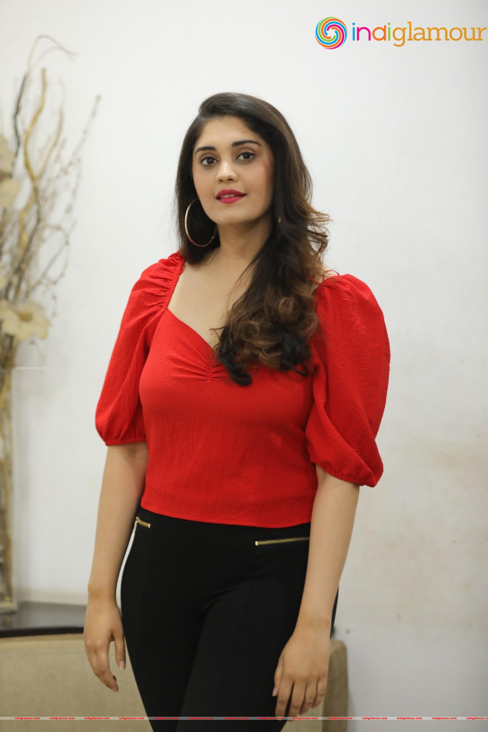 Surabhi Actress hd photo