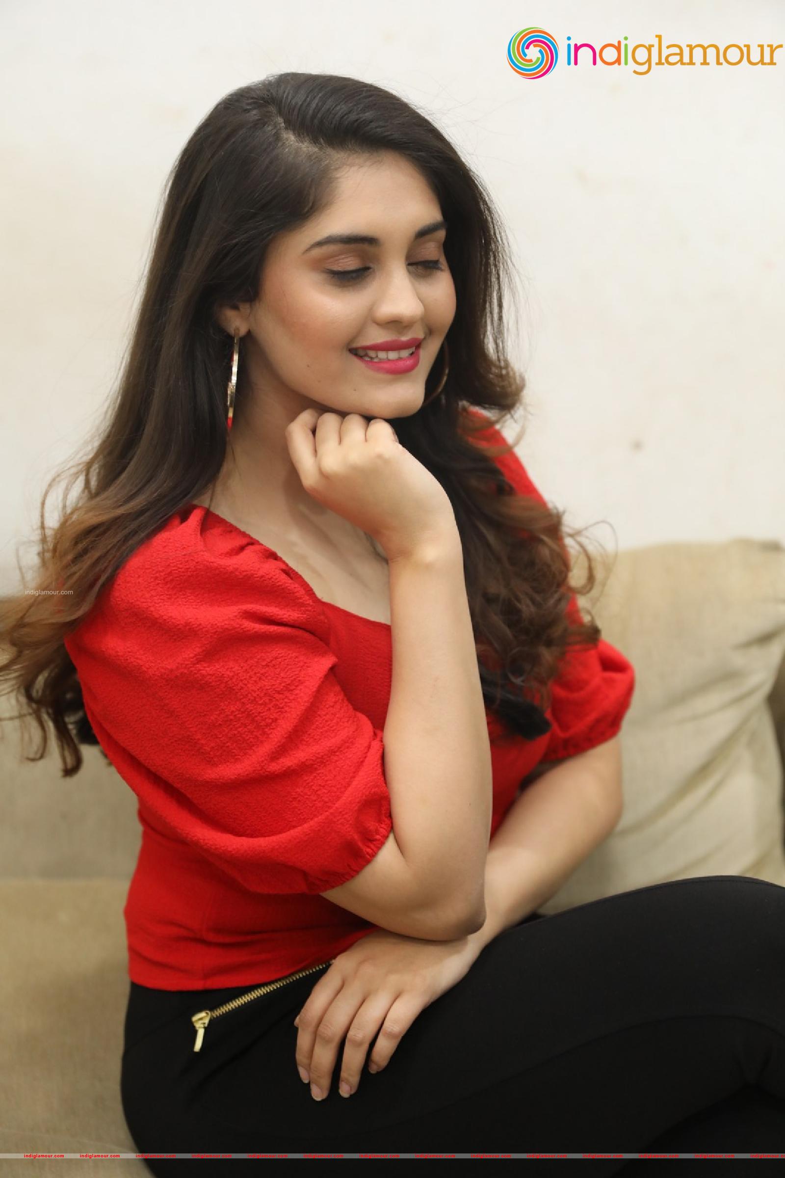 Surabhi Actress hd photo