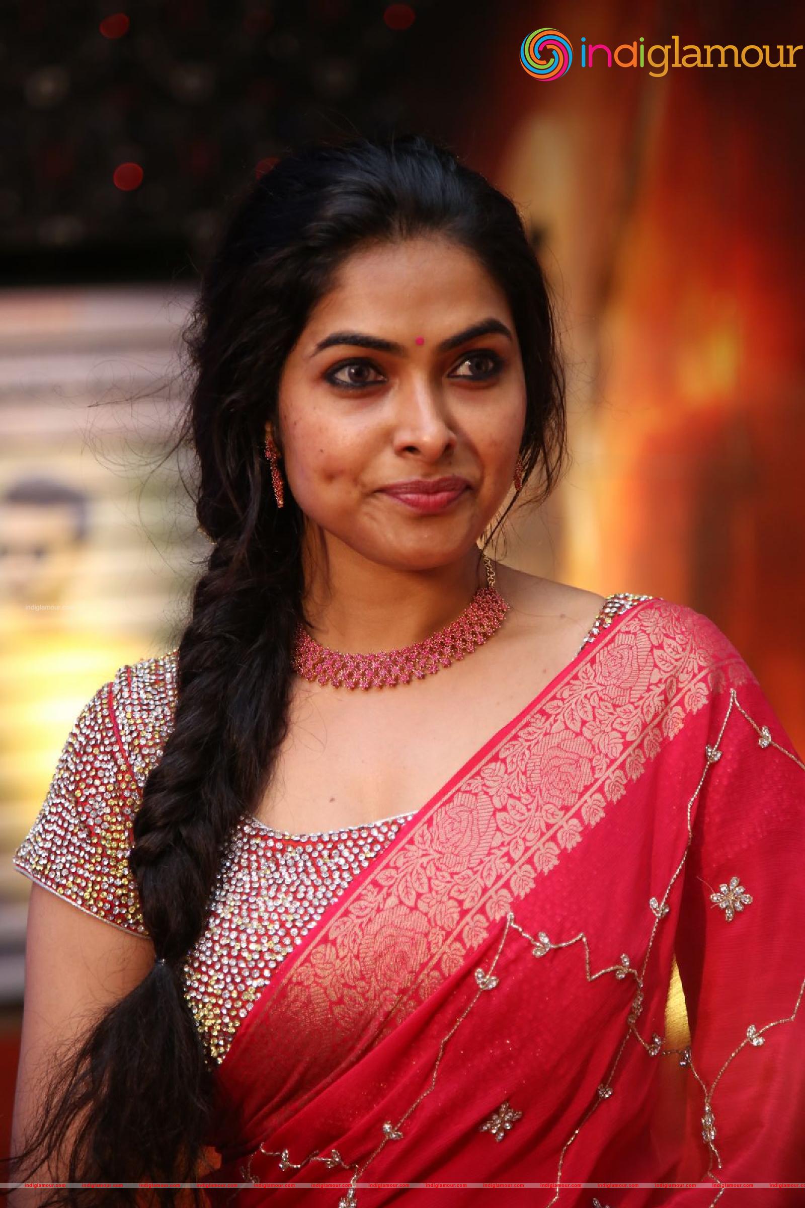Divi Vadthya Actress hd photo