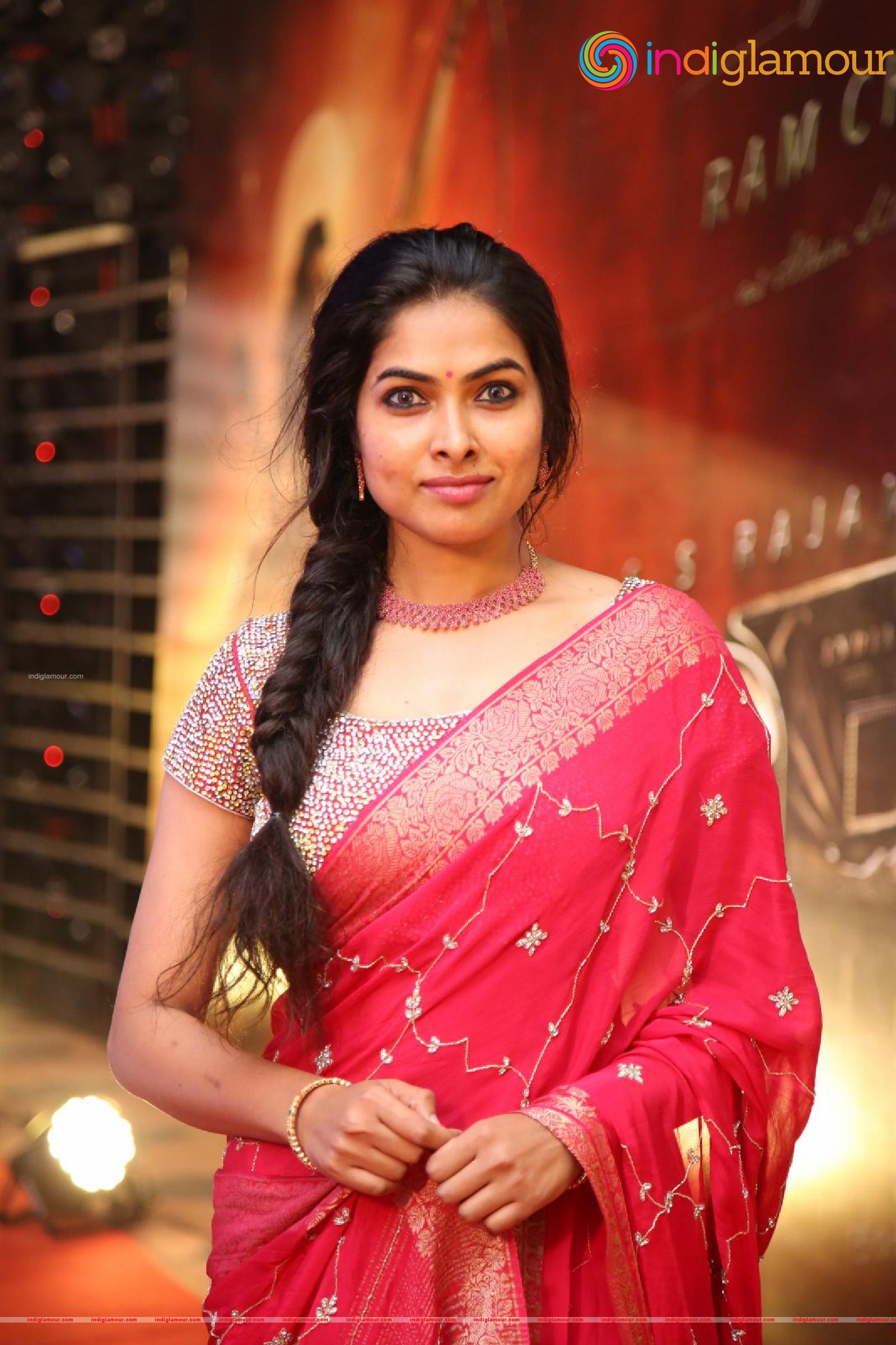 Divi Vadthya Actress hd photo