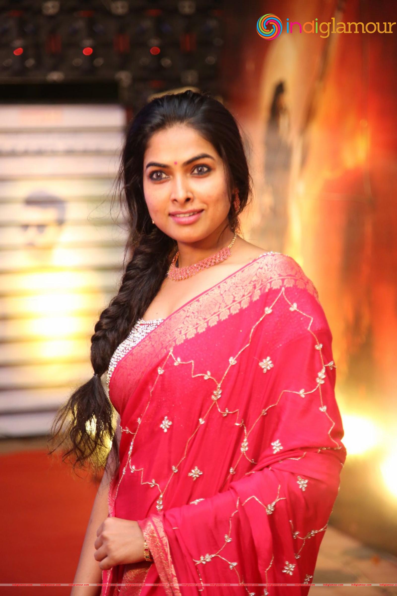 Divi Vadthya Actress hd photo