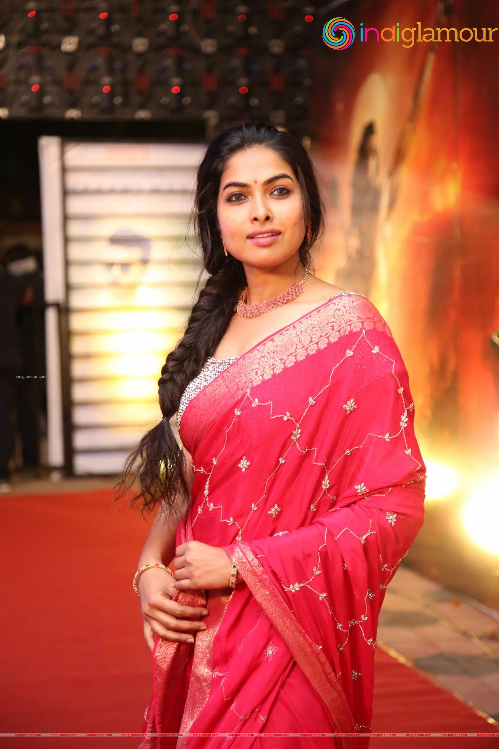 Divi Vadthya Actress hd photo