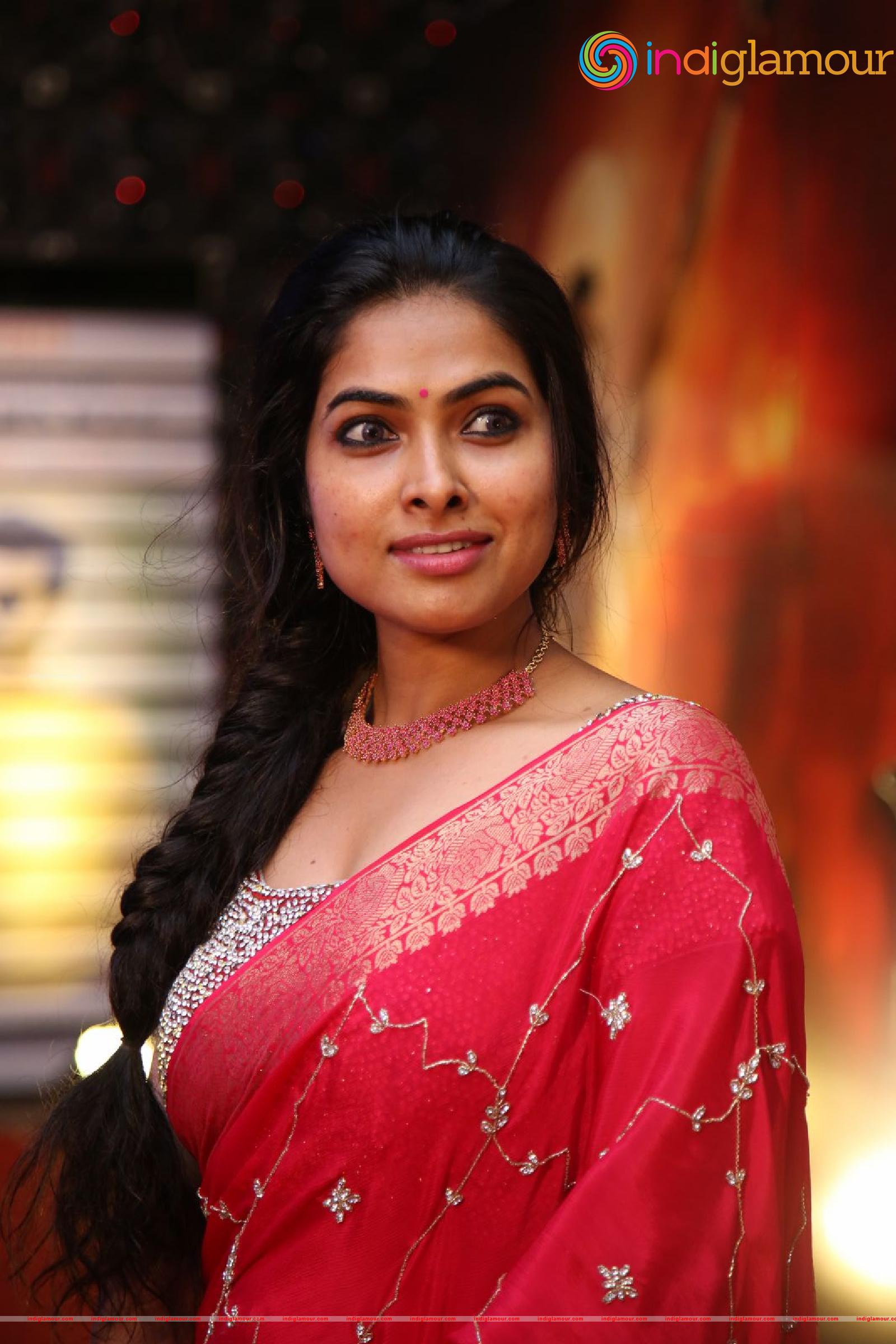 Divi Vadthya Actress hd photo