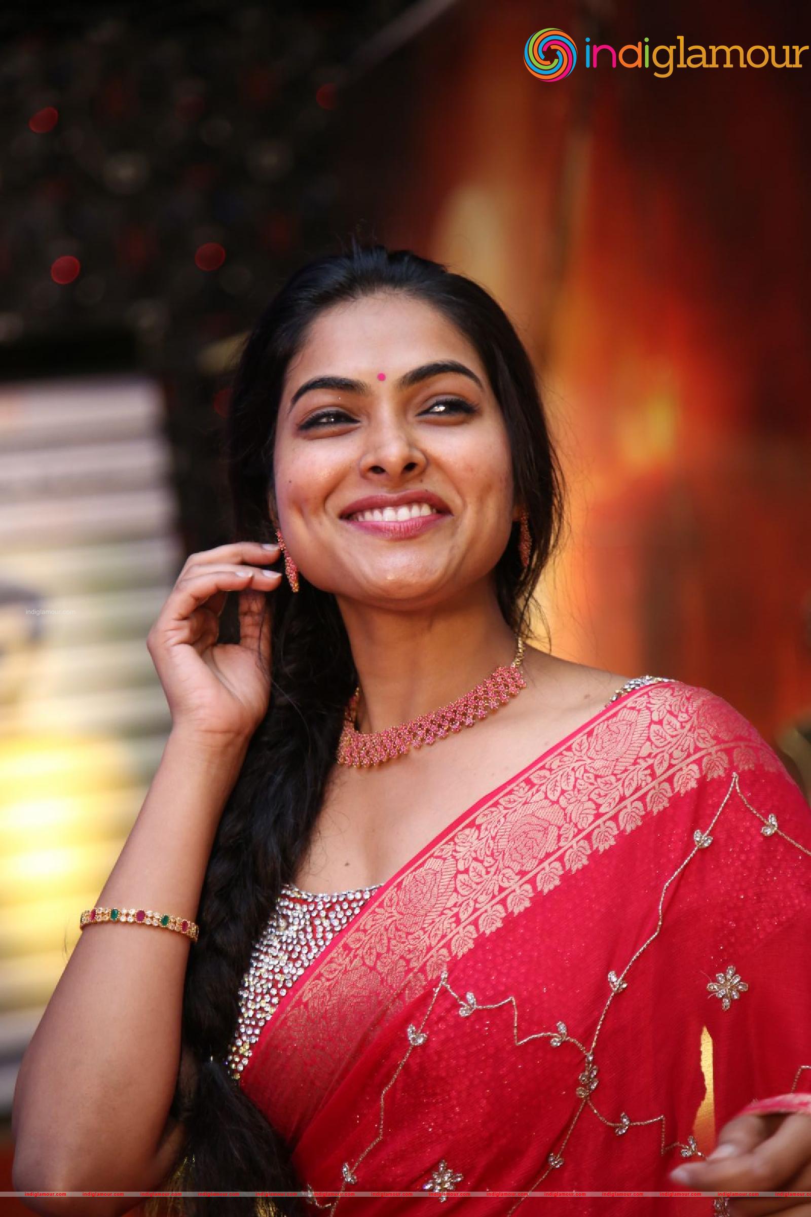 Divi Vadthya Actress hd photo