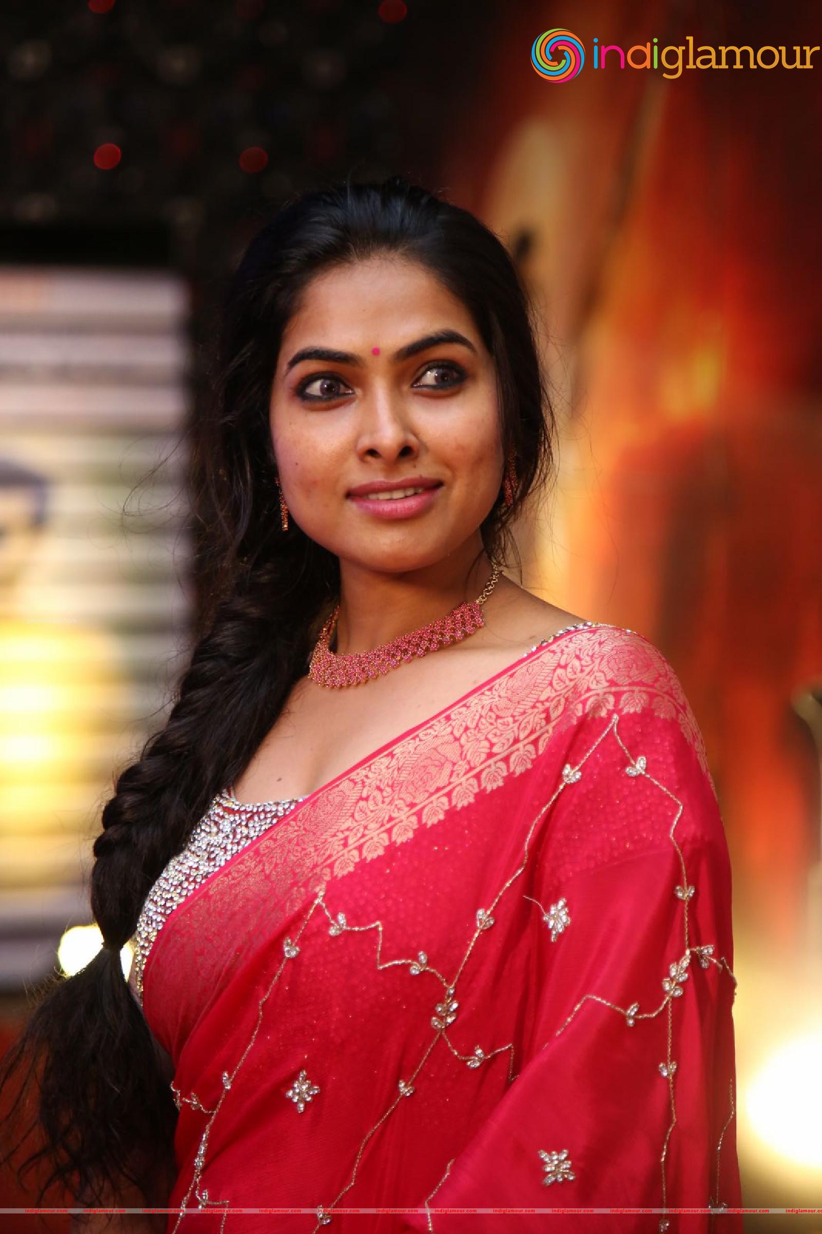 Divi Vadthya Actress hd photo
