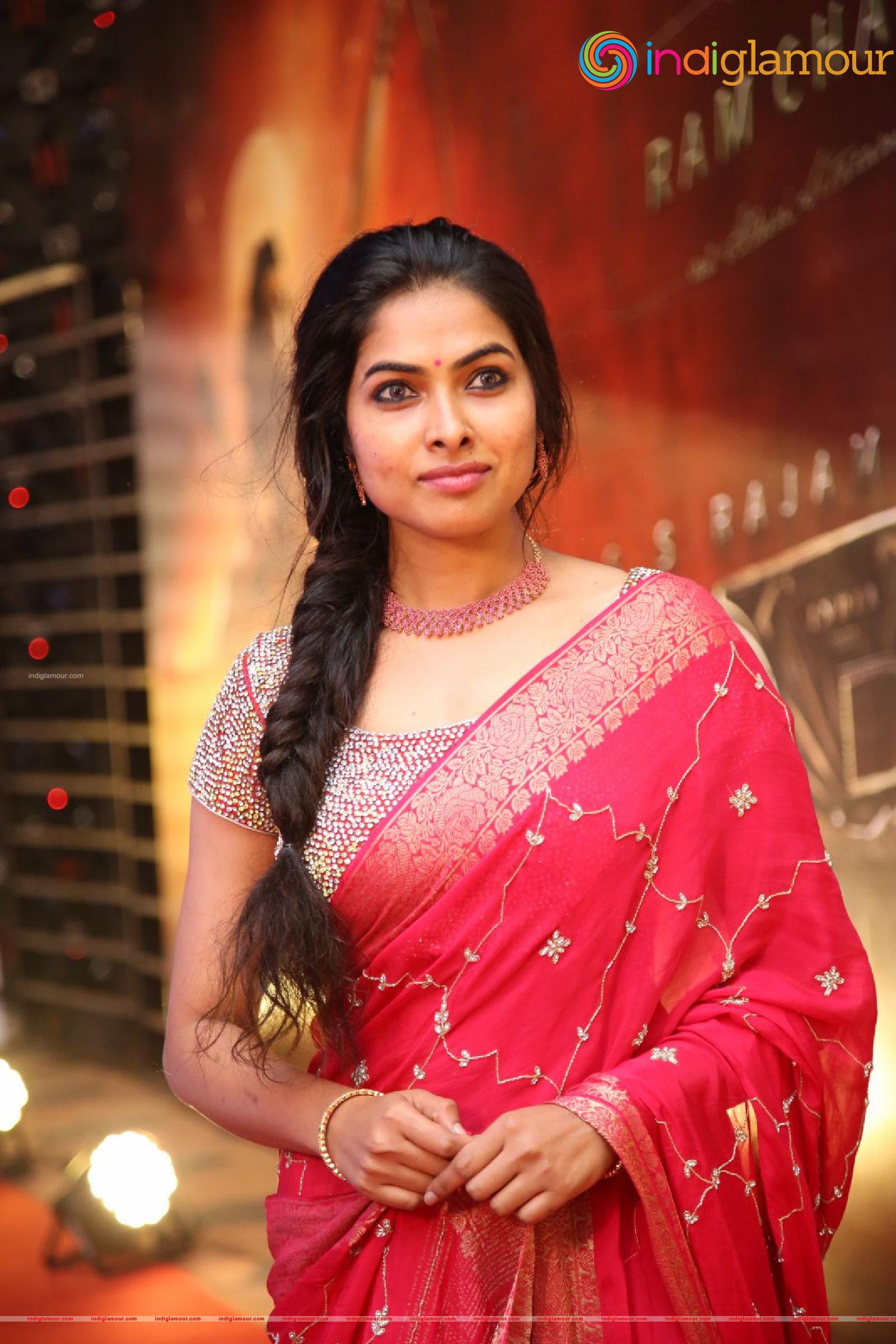 Divi Vadthya Actress hd photo