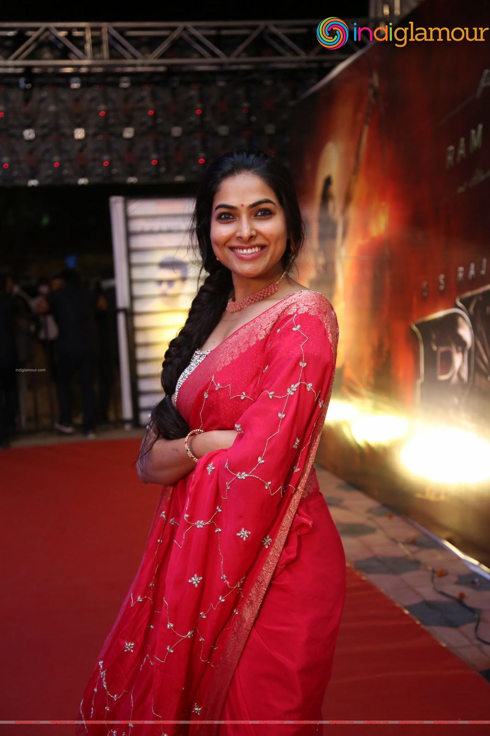 Divi Vadthya Actress hd photo