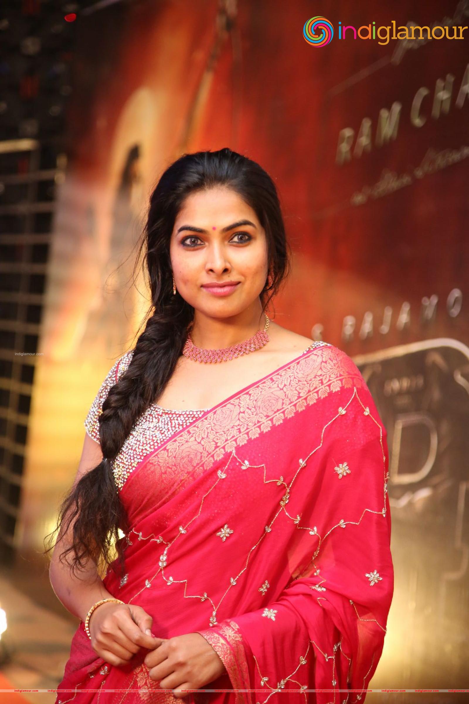 Divi Vadthya Actress hd photo