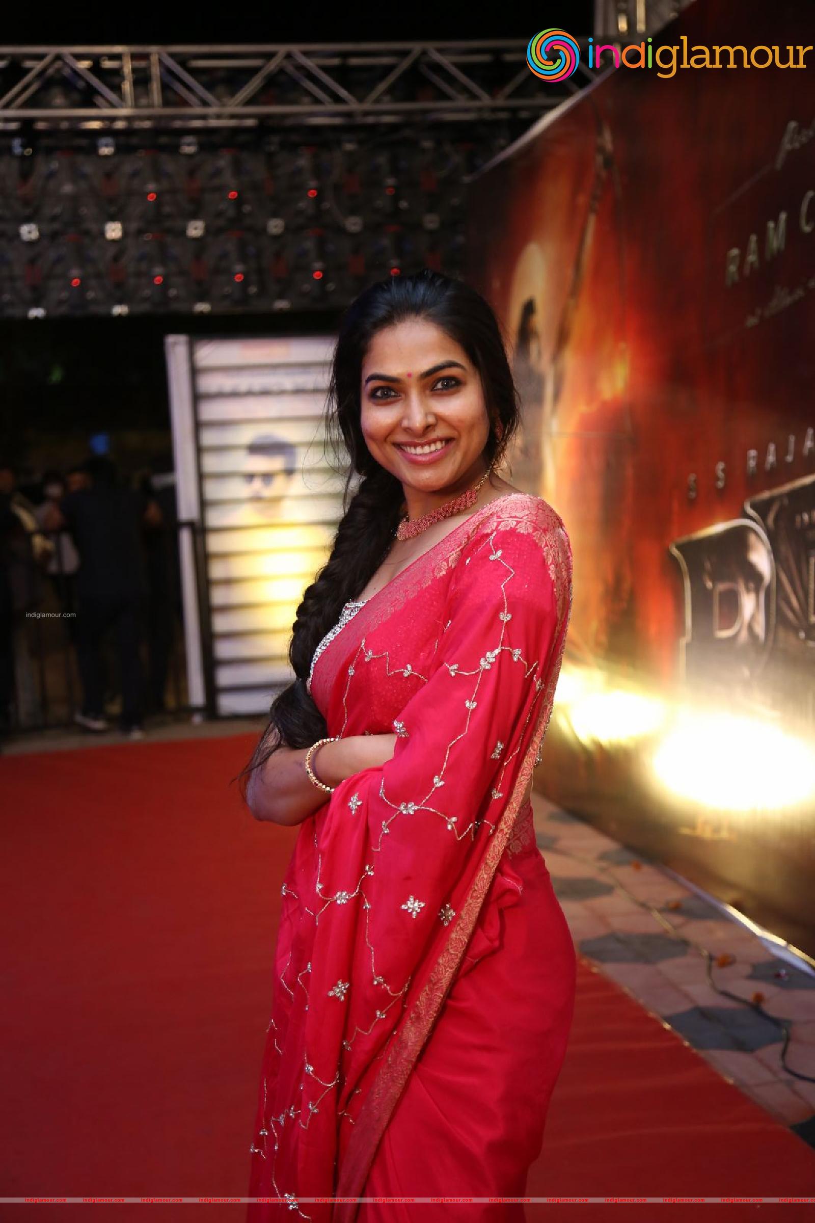 Divi Vadthya Actress hd photo