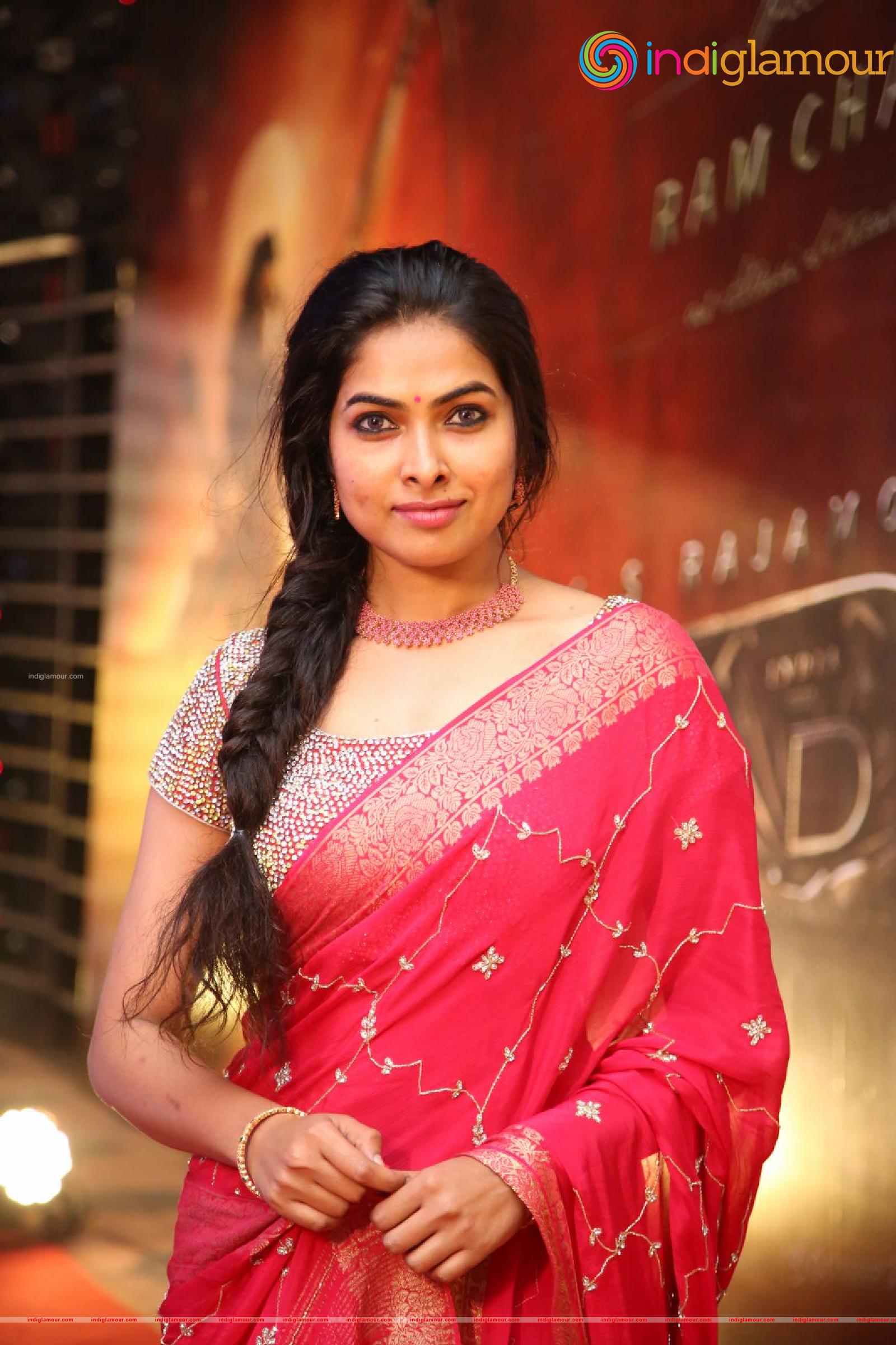 Divi Vadthya Actress hd photo