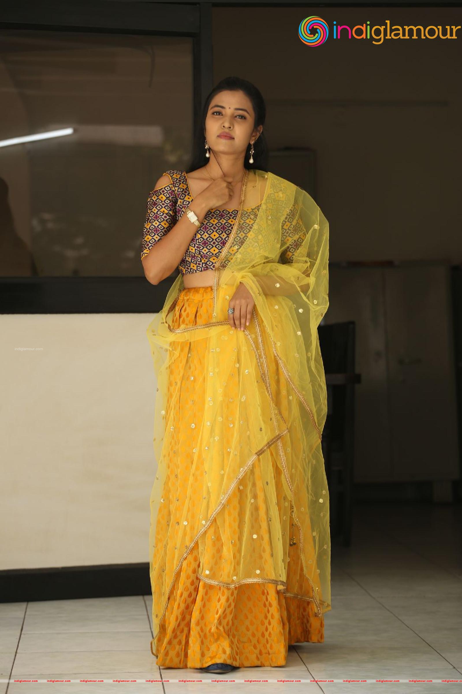 Sunitha Sadhguru Actress hd photo