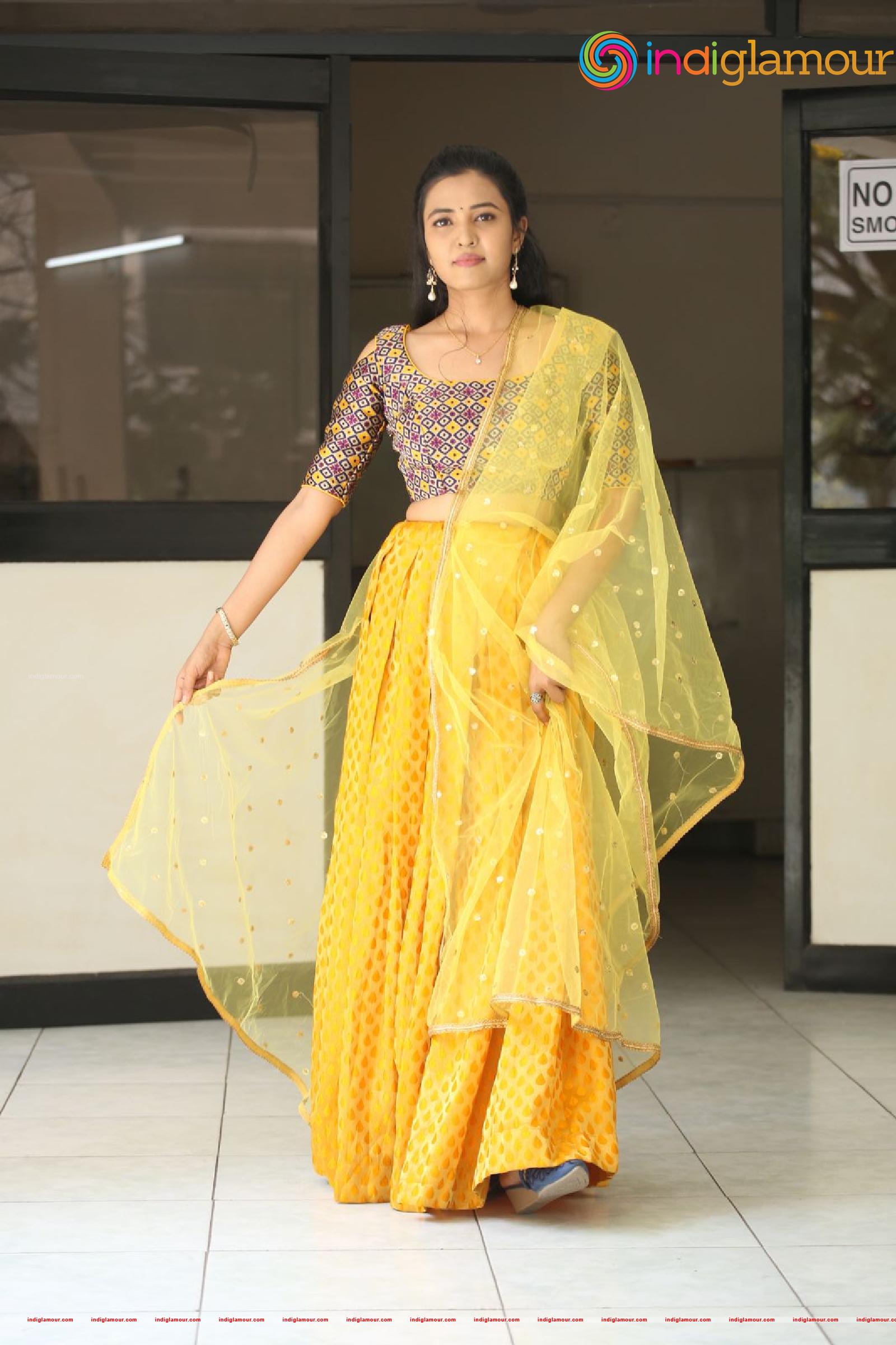 Sunitha Sadhguru Actress hd photo