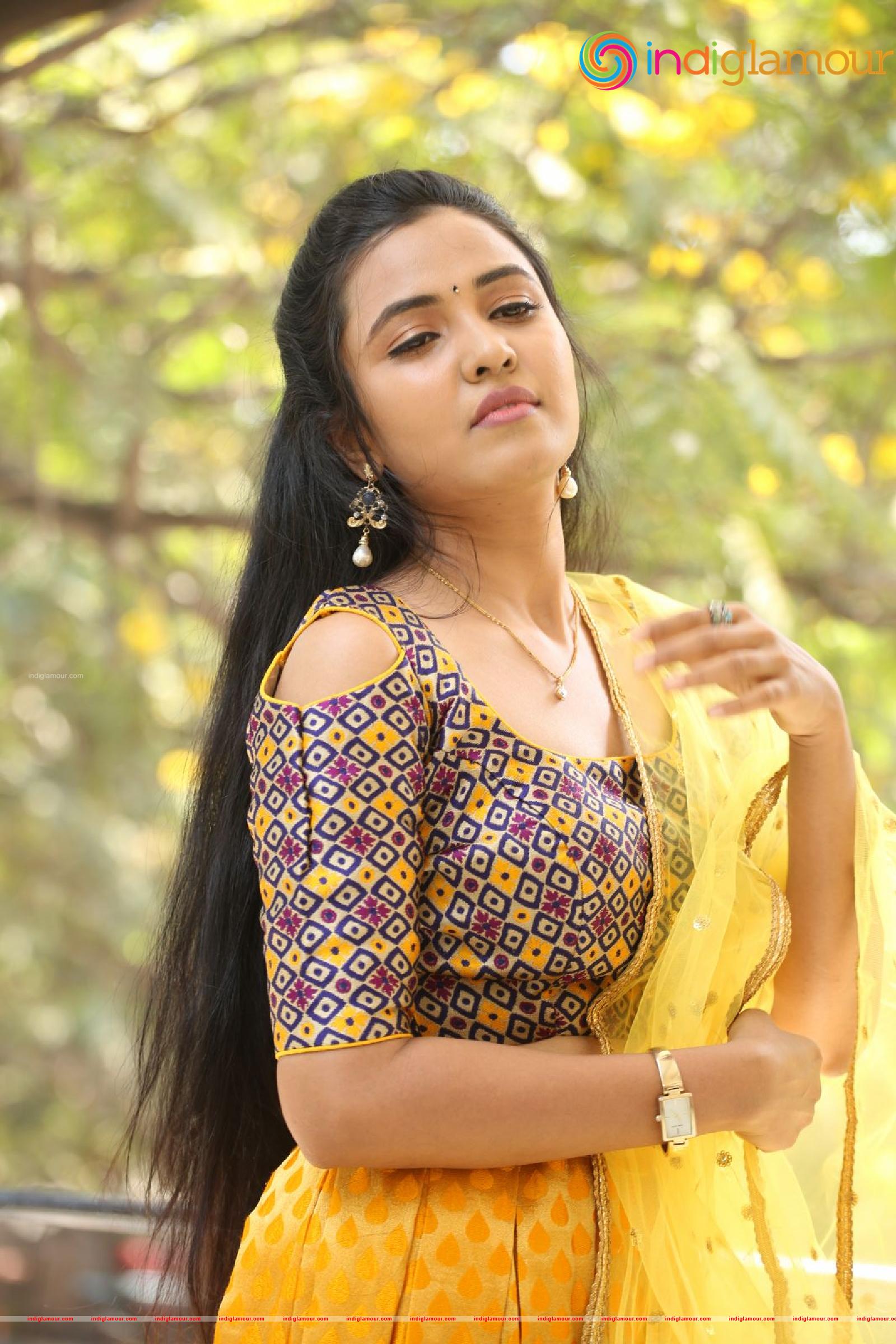 Sunitha Sadhguru Actress hd photo
