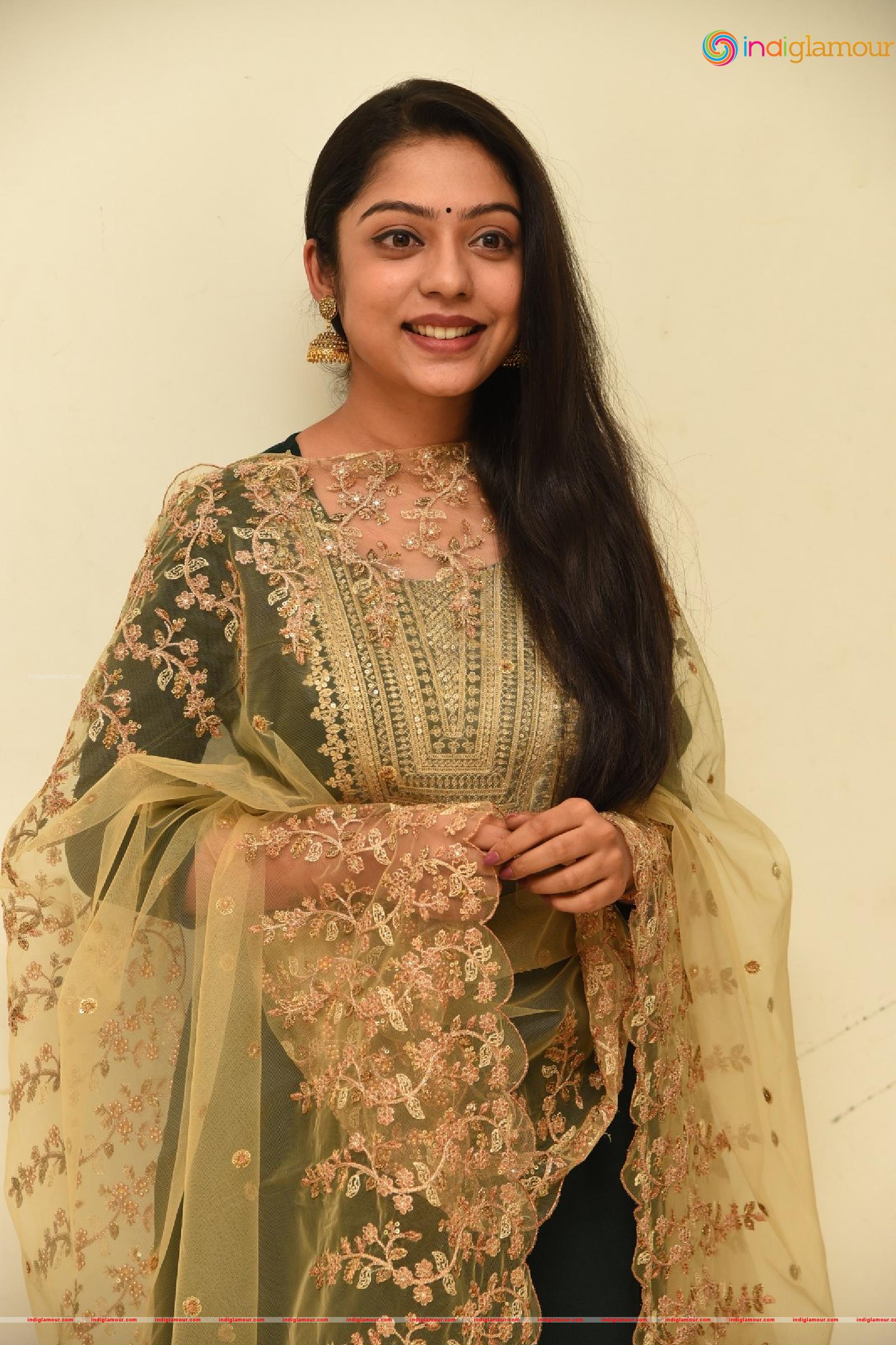 Varsha Bollamma Actress hd photo