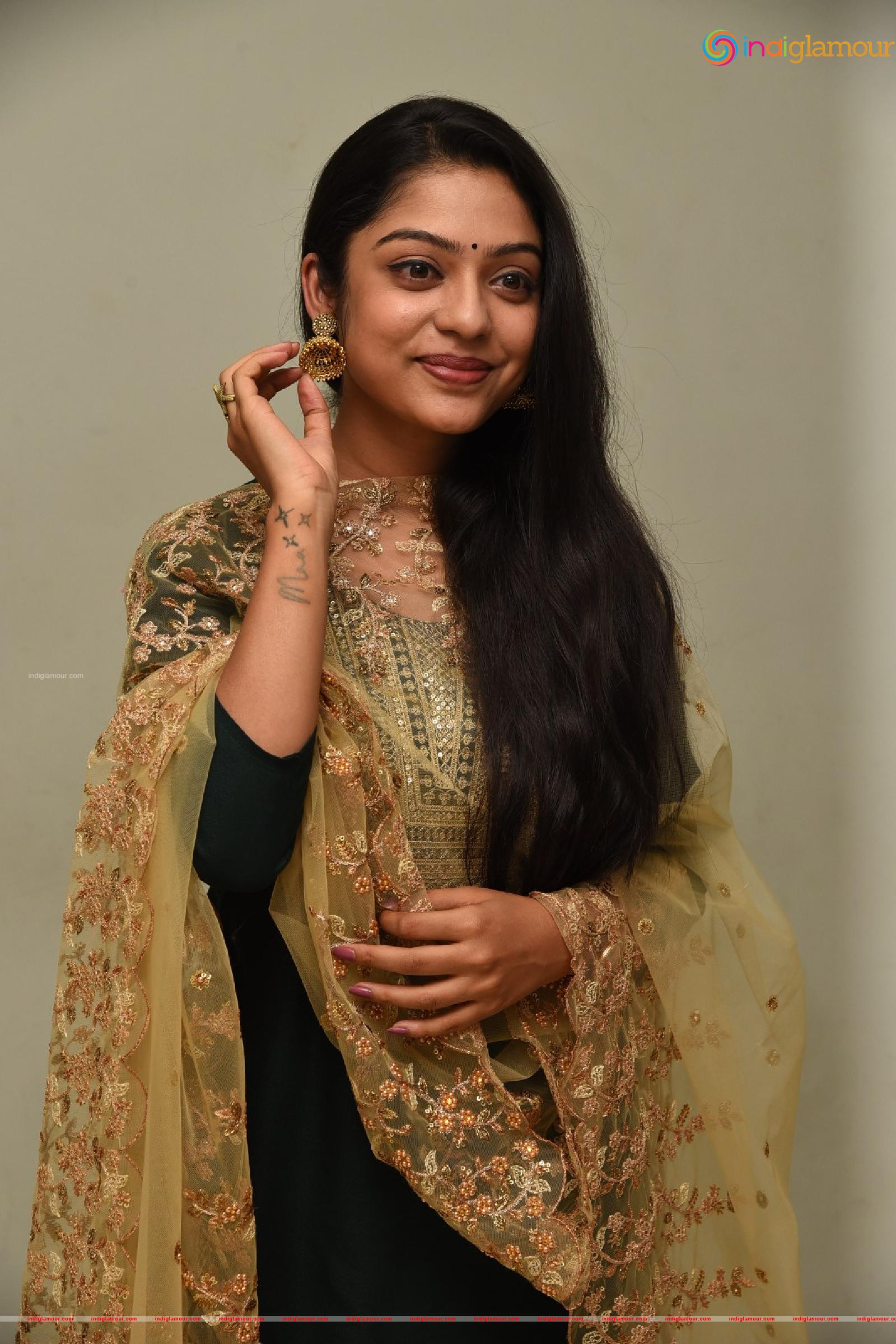 Varsha Bollamma Actress hd photo