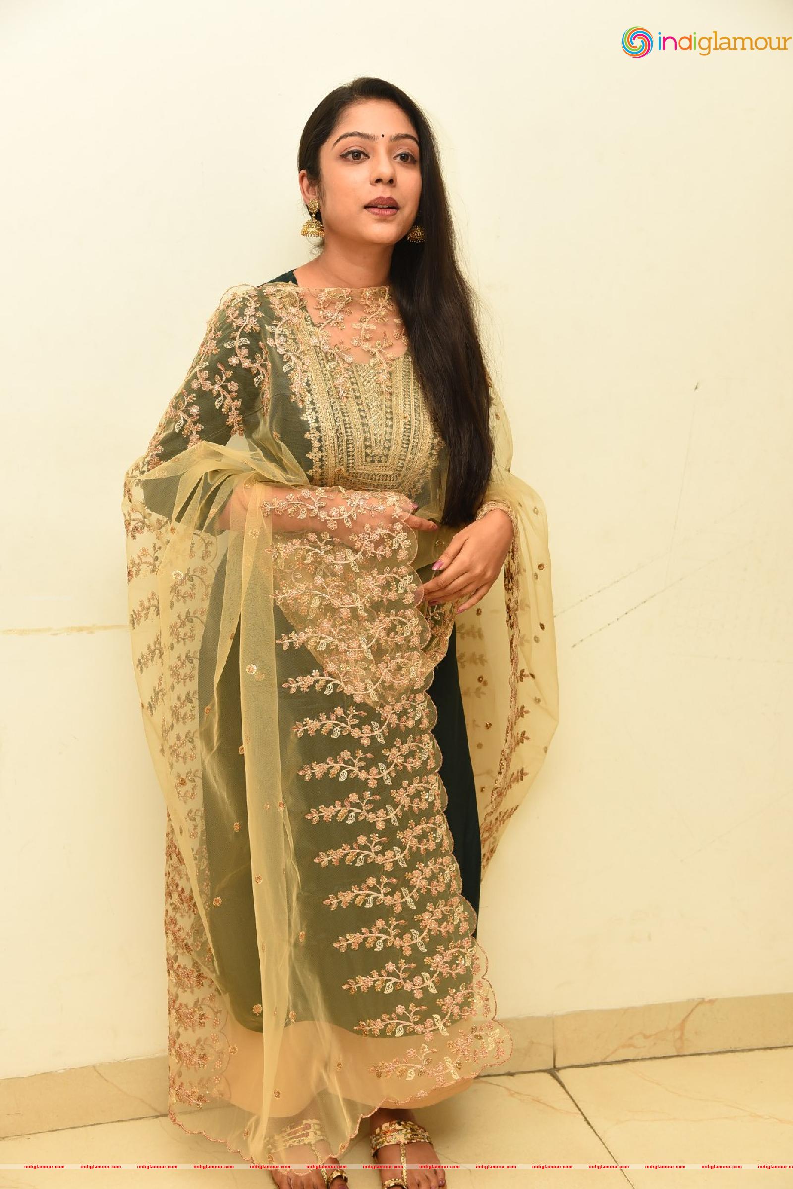 Varsha Bollamma Actress hd photo
