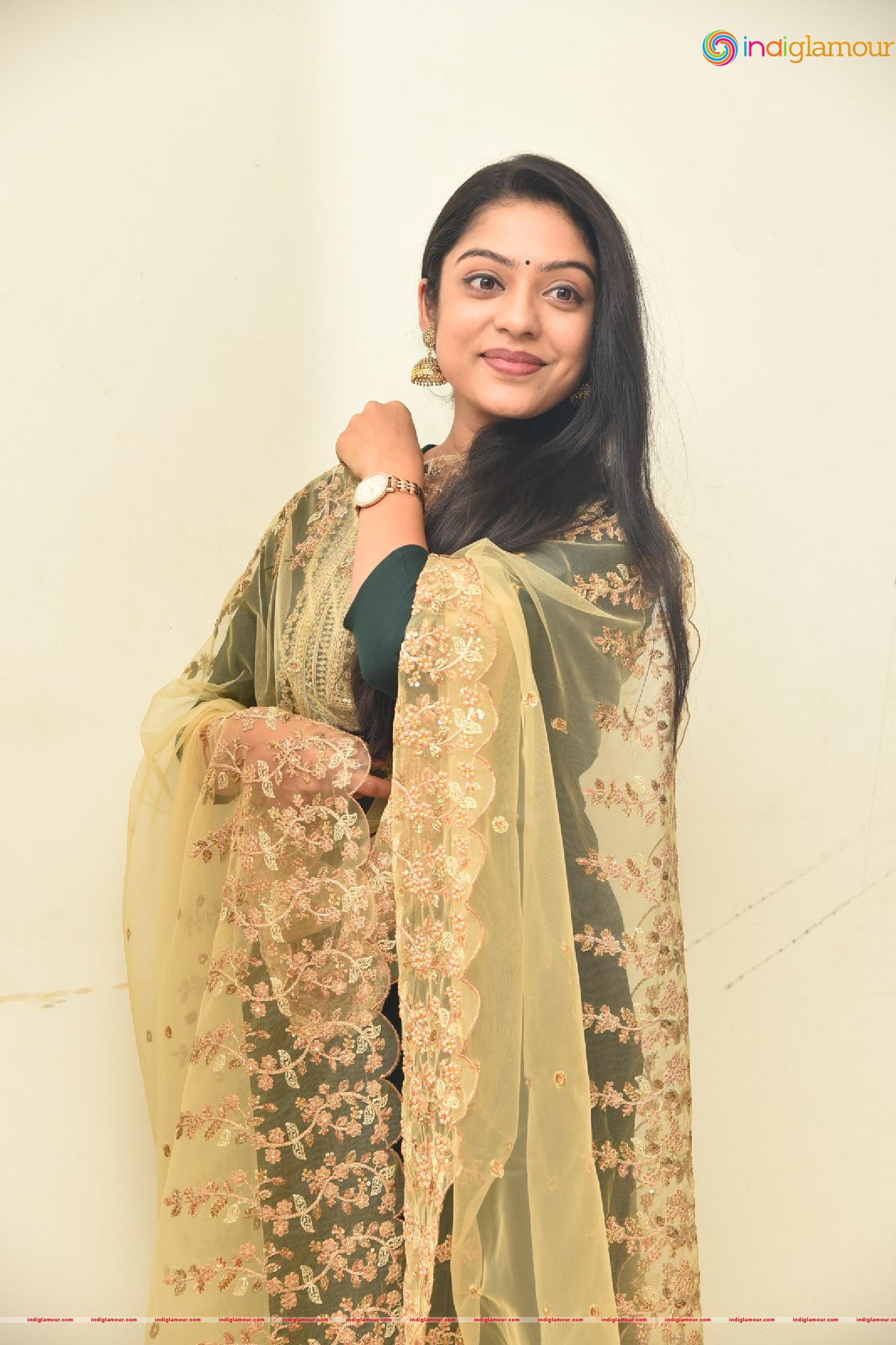 Varsha Bollamma Actress hd photo
