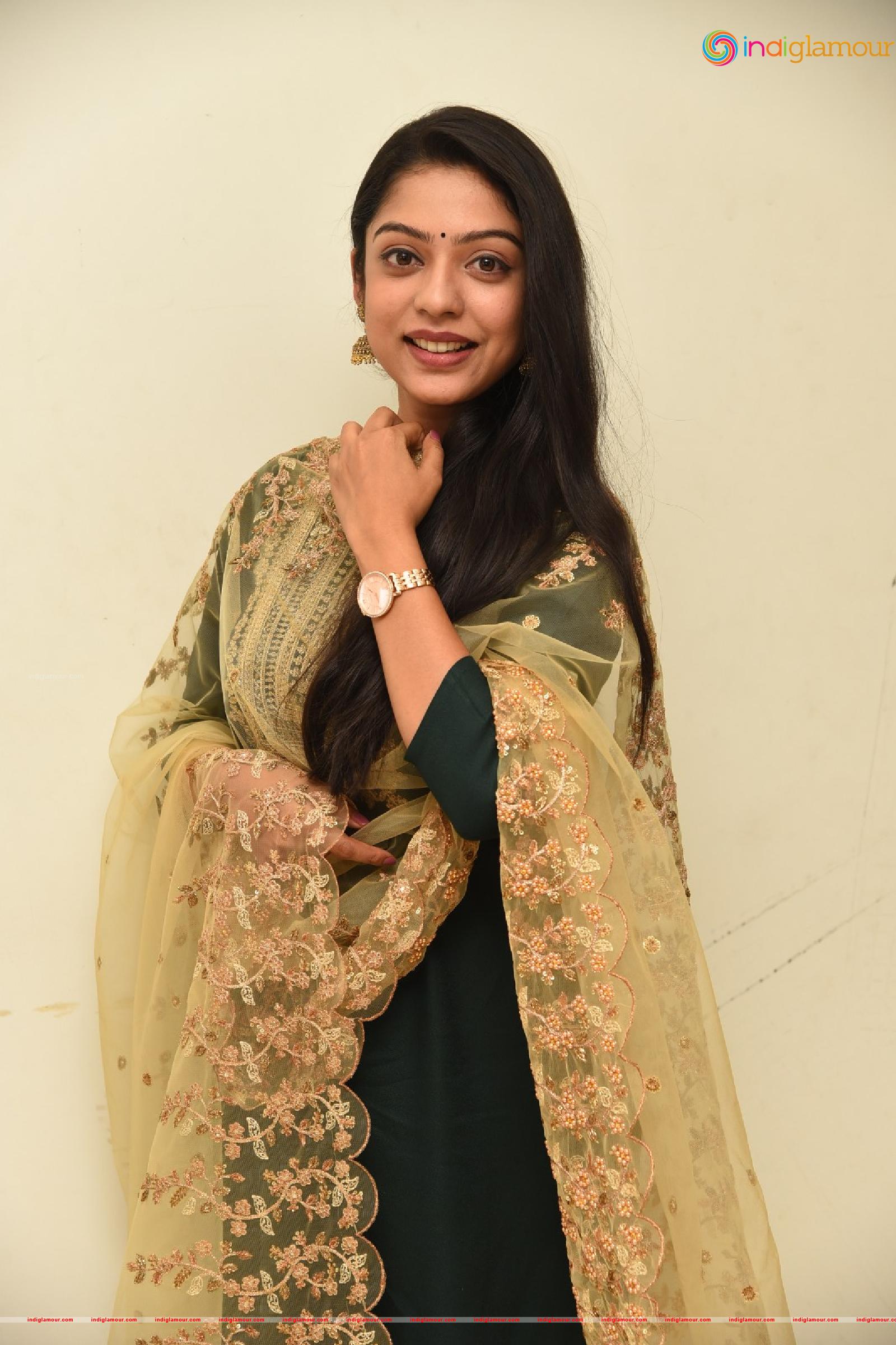 Varsha Bollamma Actress hd photo