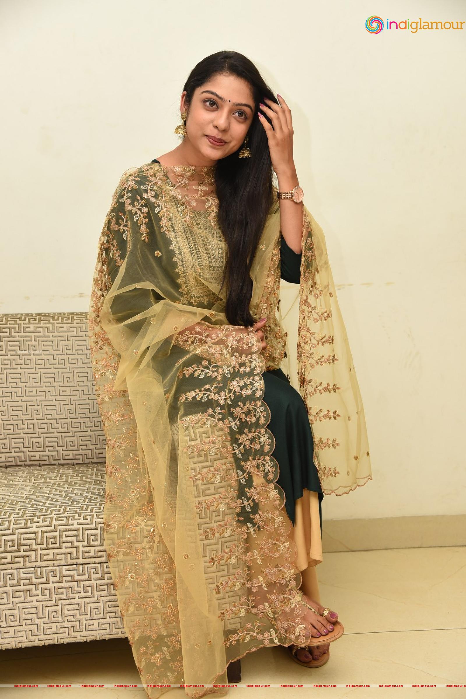 Varsha Bollamma Actress hd photo