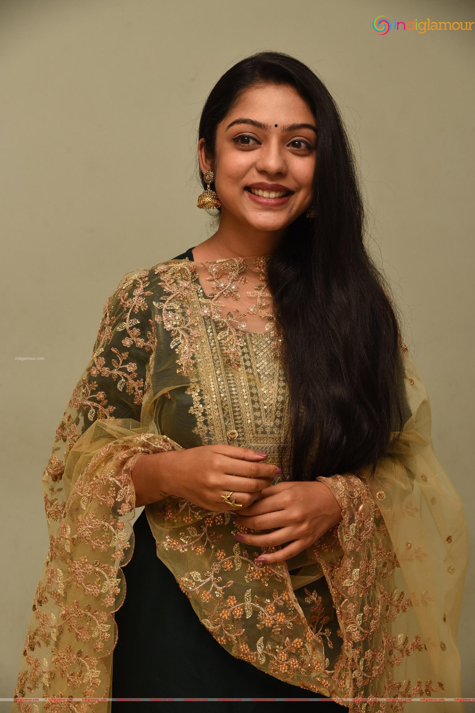 Varsha Bollamma Actress hd photo