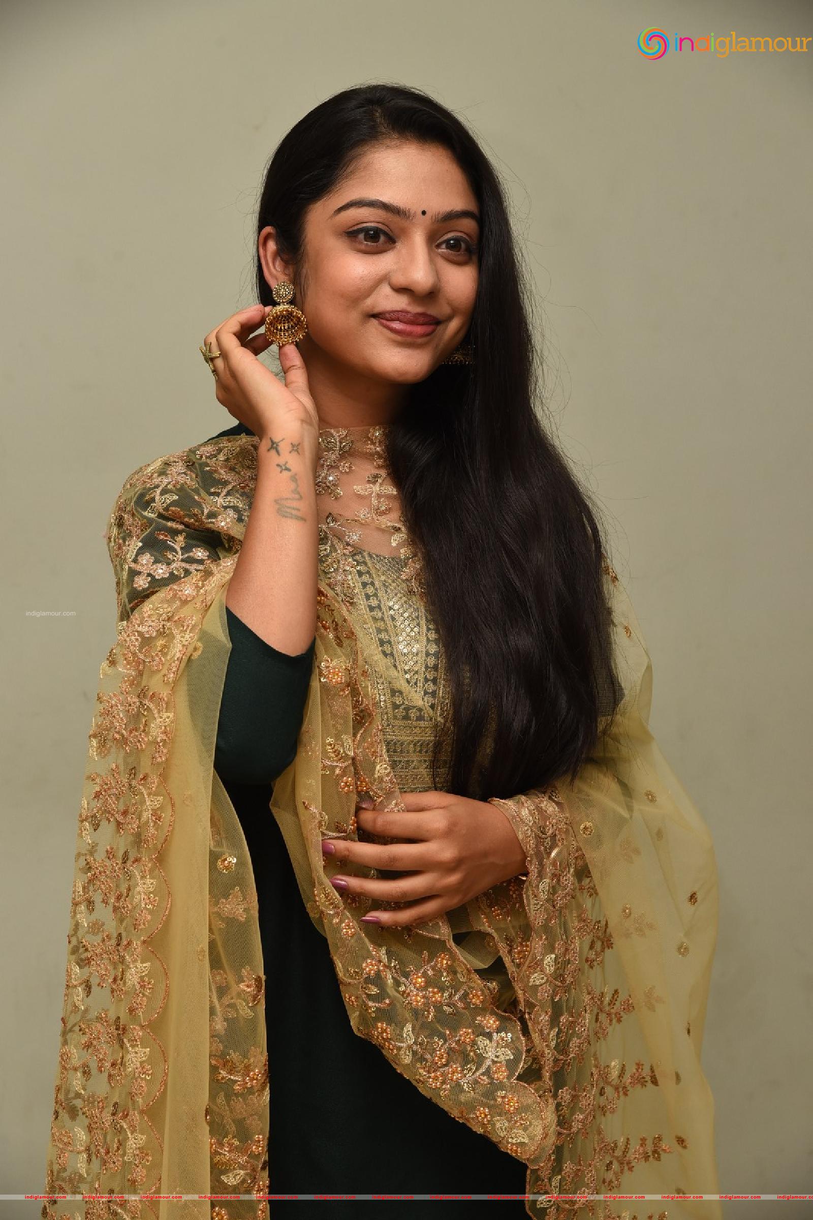Varsha Bollamma Actress hd photo