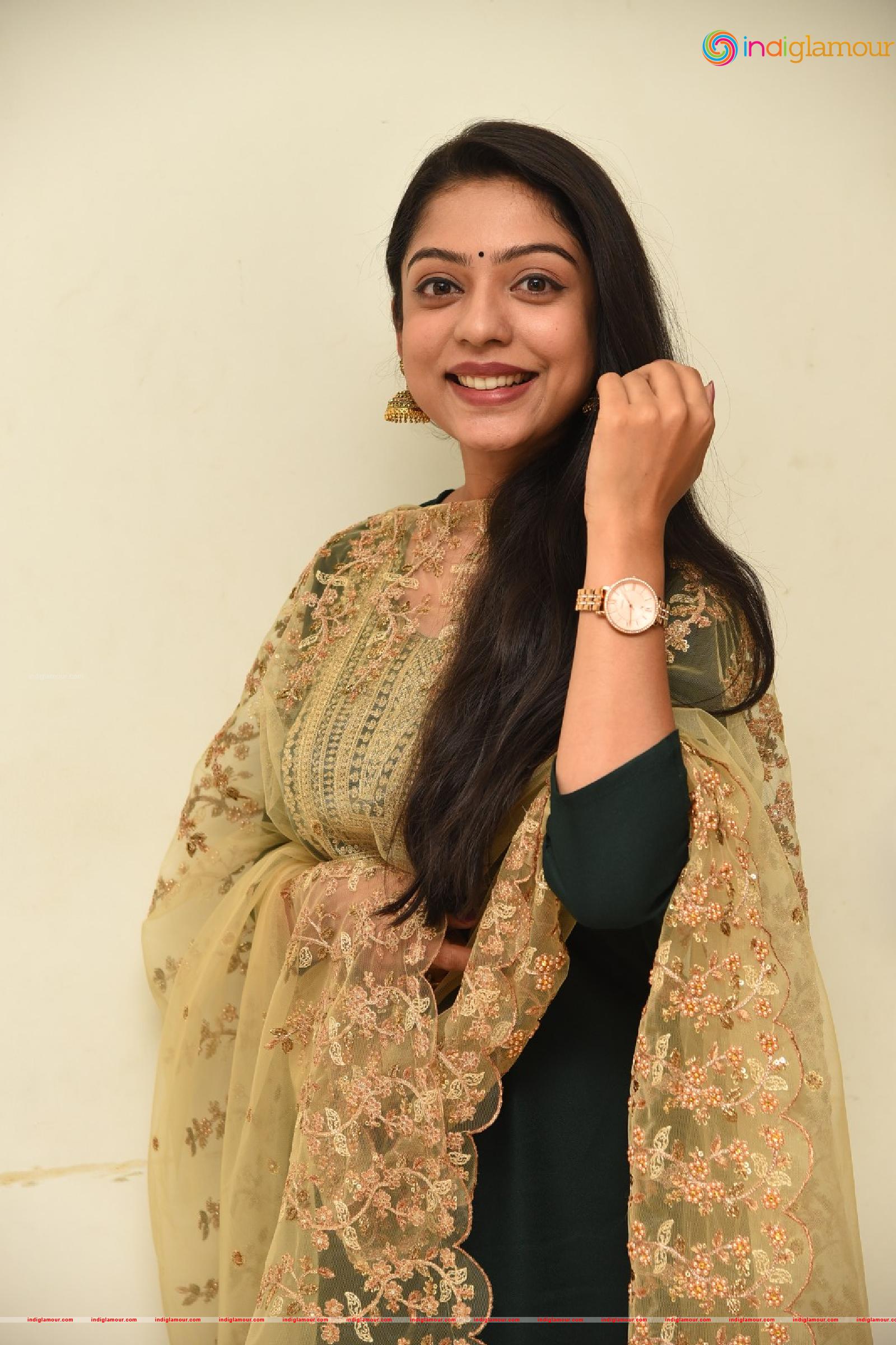 Varsha Bollamma Actress hd photo