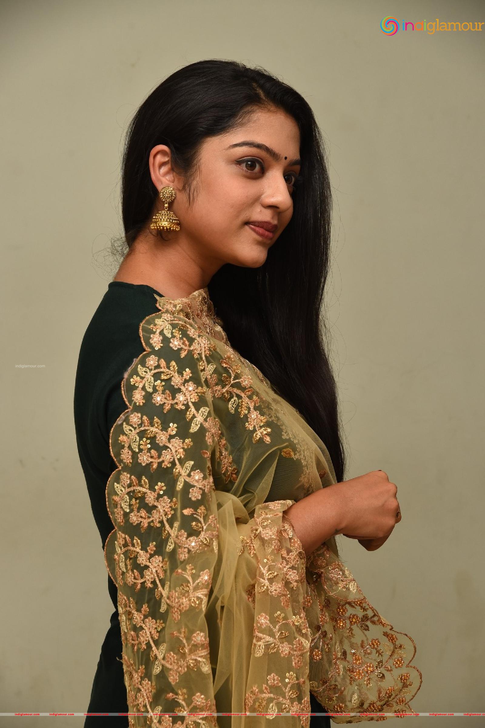 Varsha Bollamma Actress hd photo