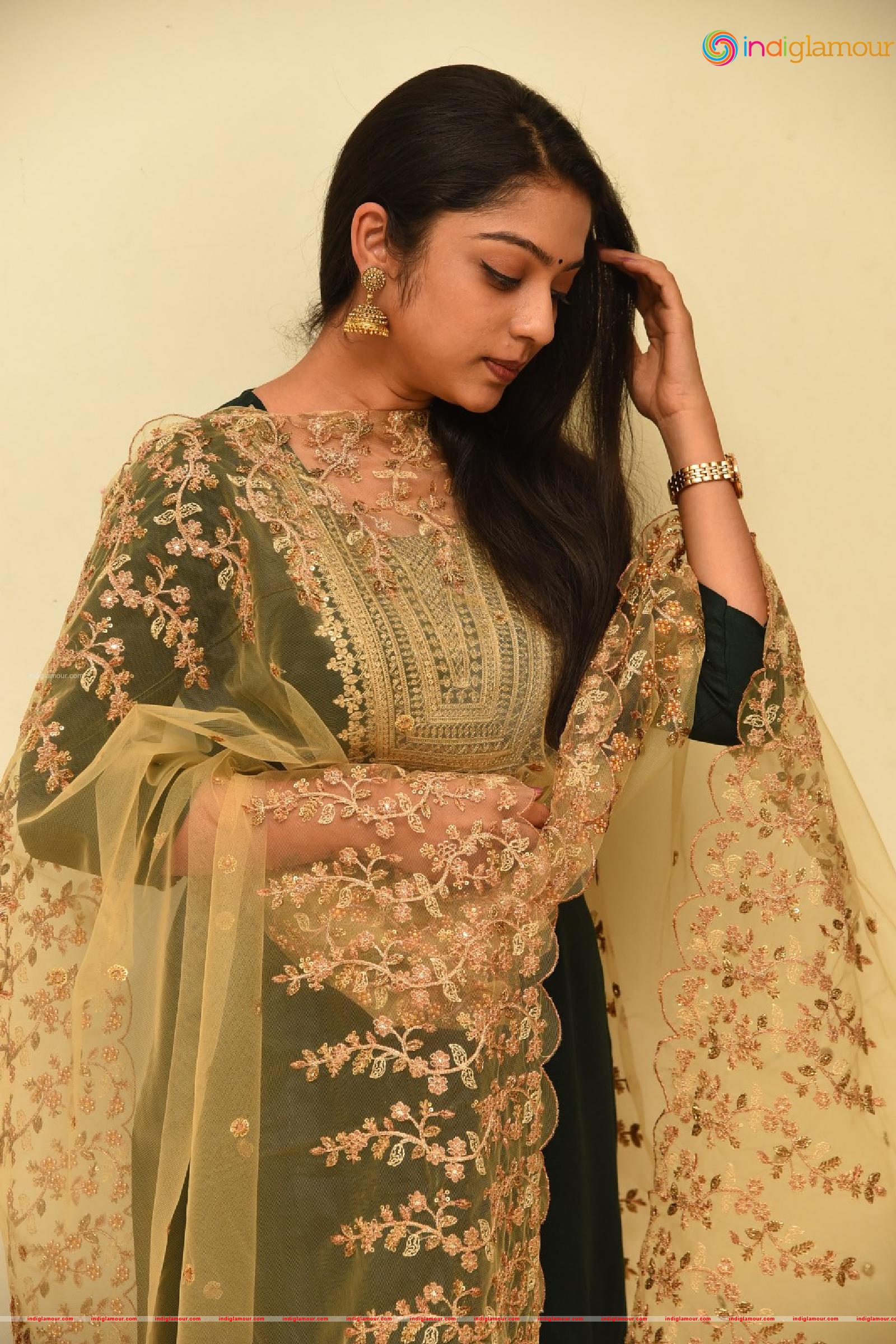 Varsha Bollamma Actress hd photo