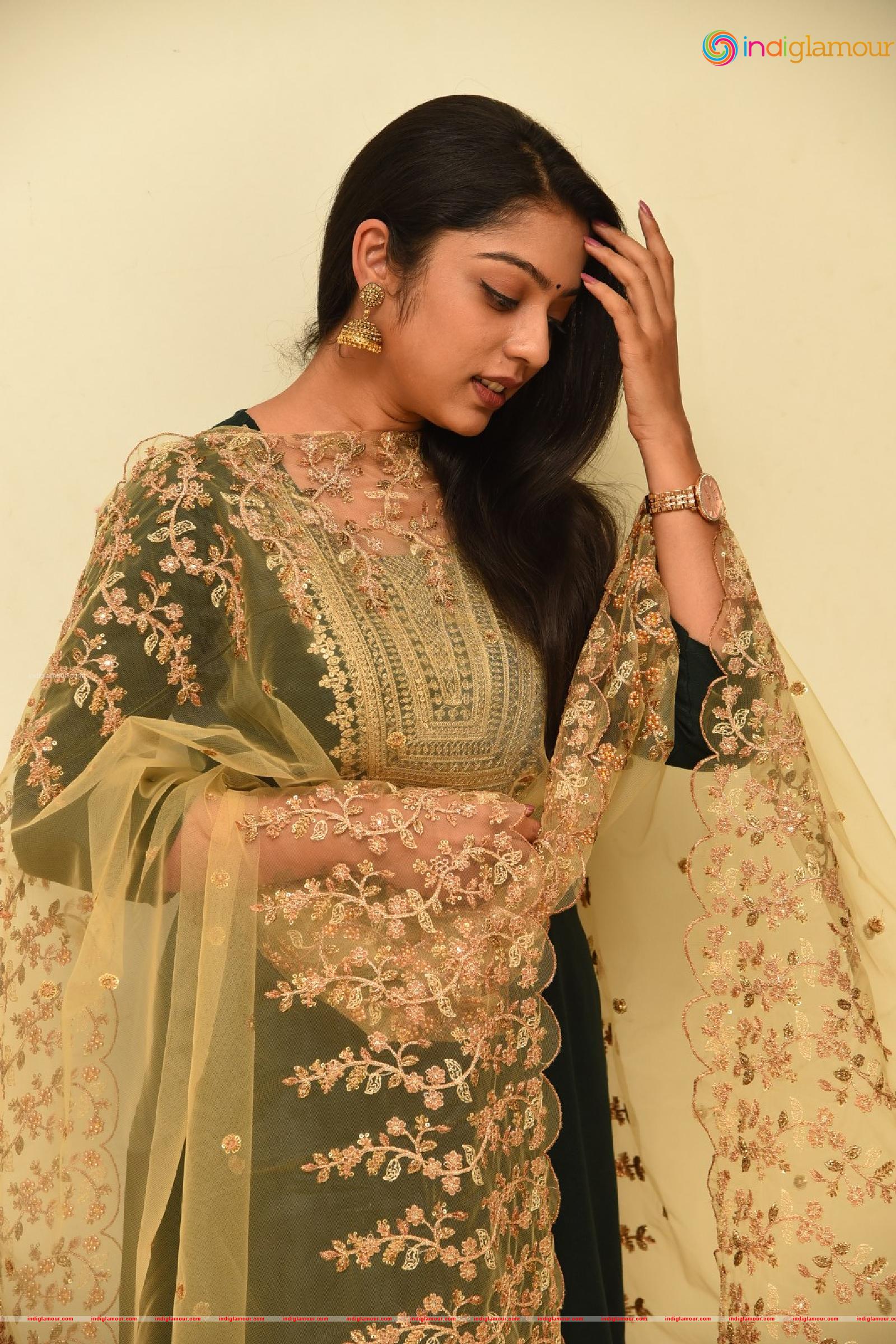 Varsha Bollamma Actress hd photo