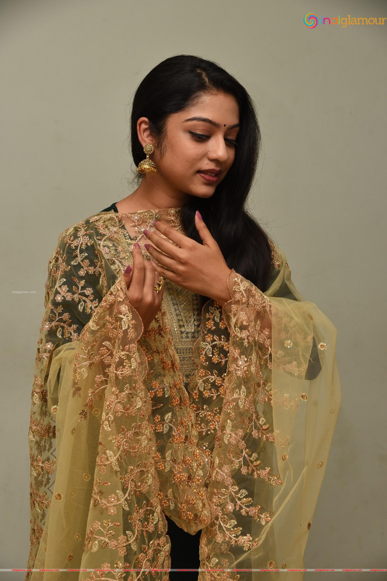 Varsha Bollamma Actress hd photo