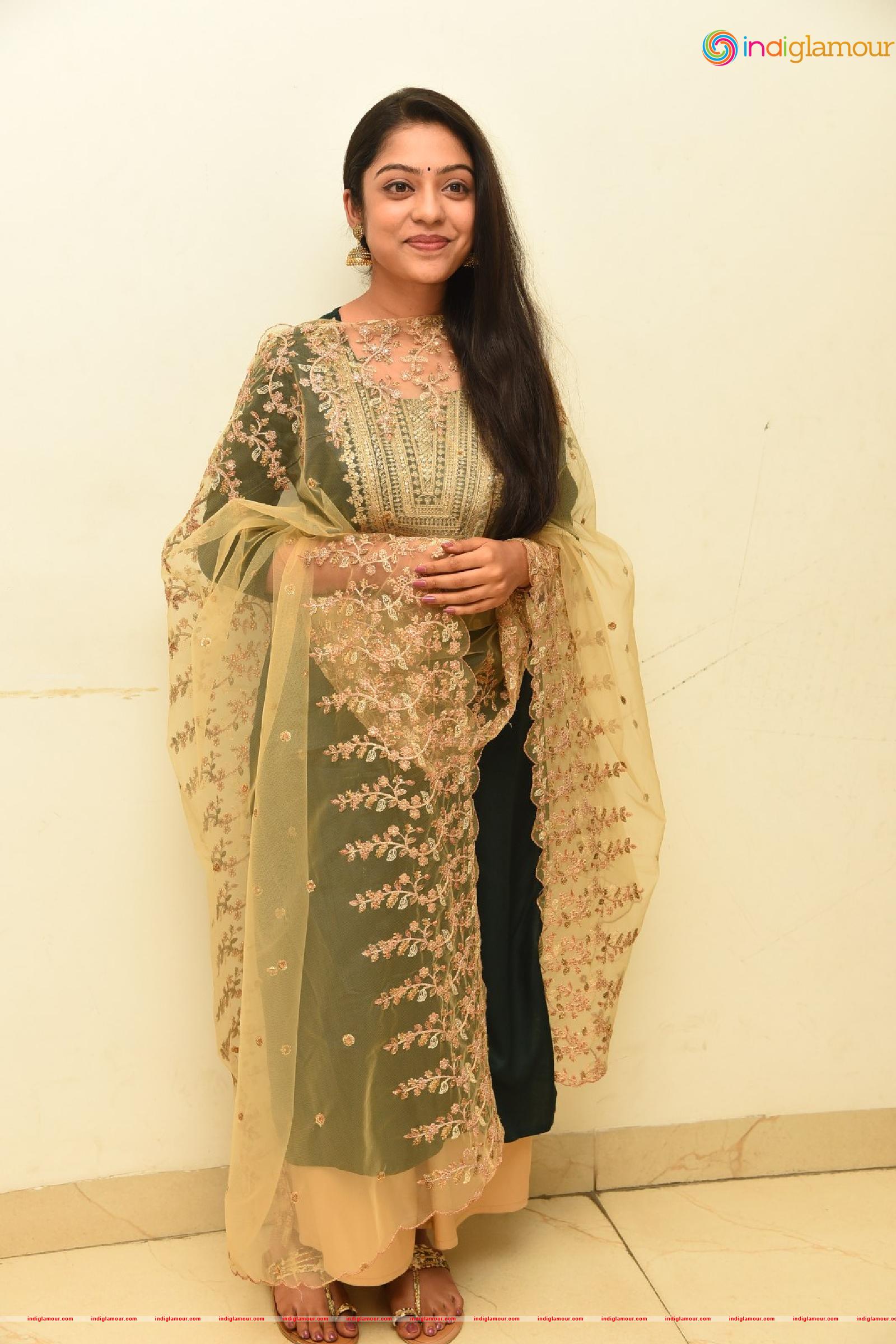 Varsha Bollamma Actress hd photo