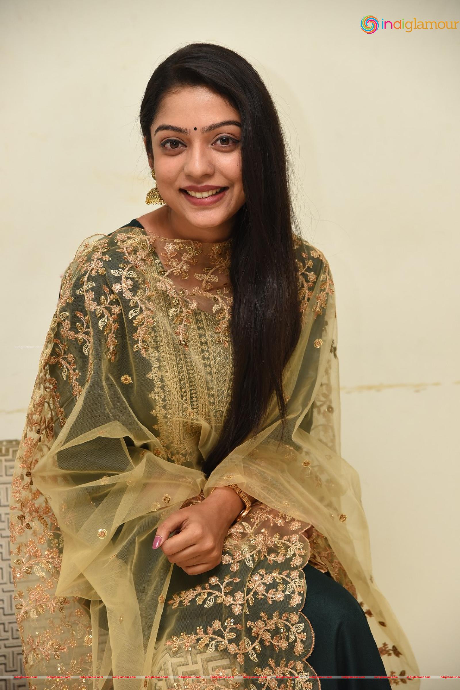 Varsha Bollamma Actress hd photo