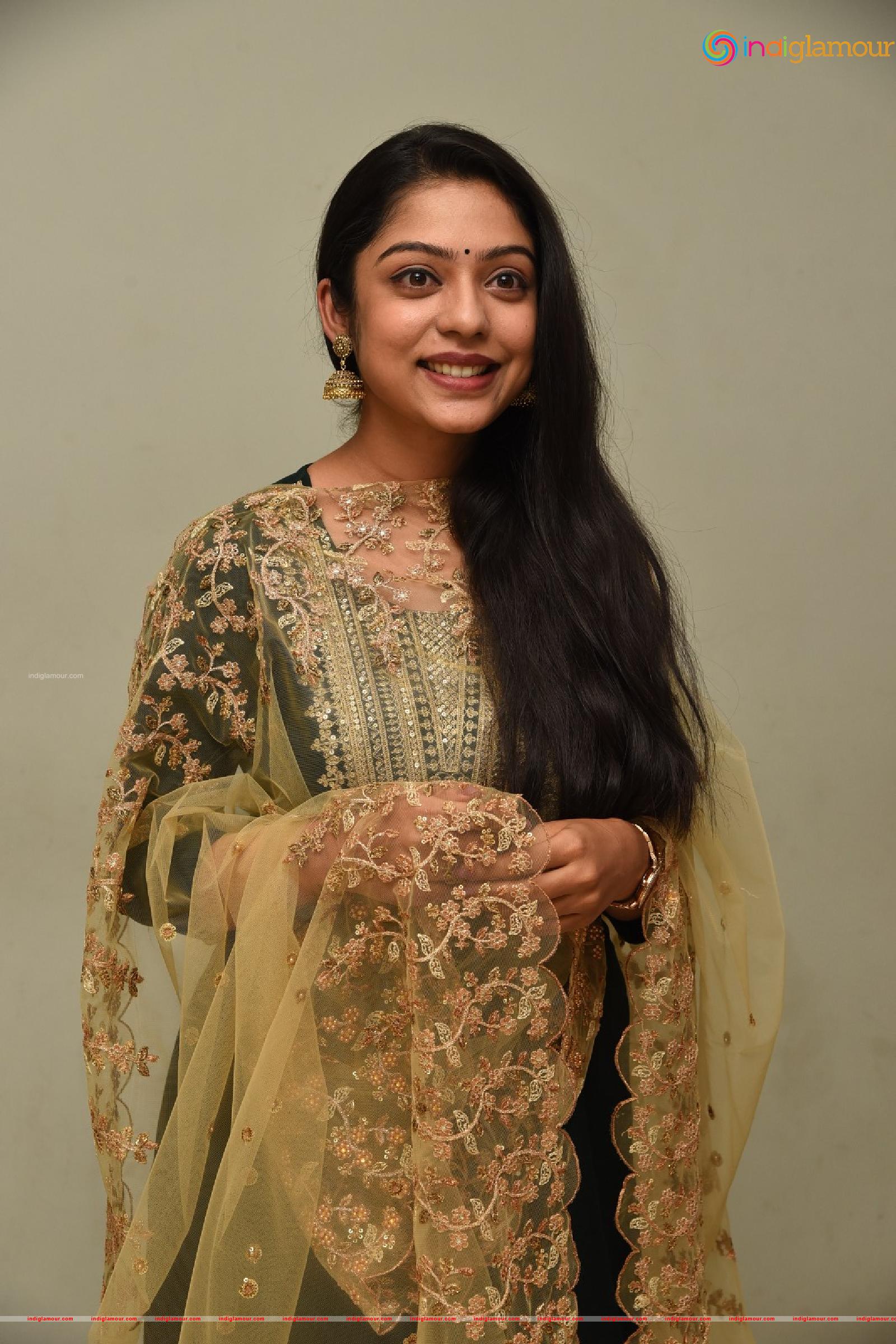 Varsha Bollamma Actress hd photo