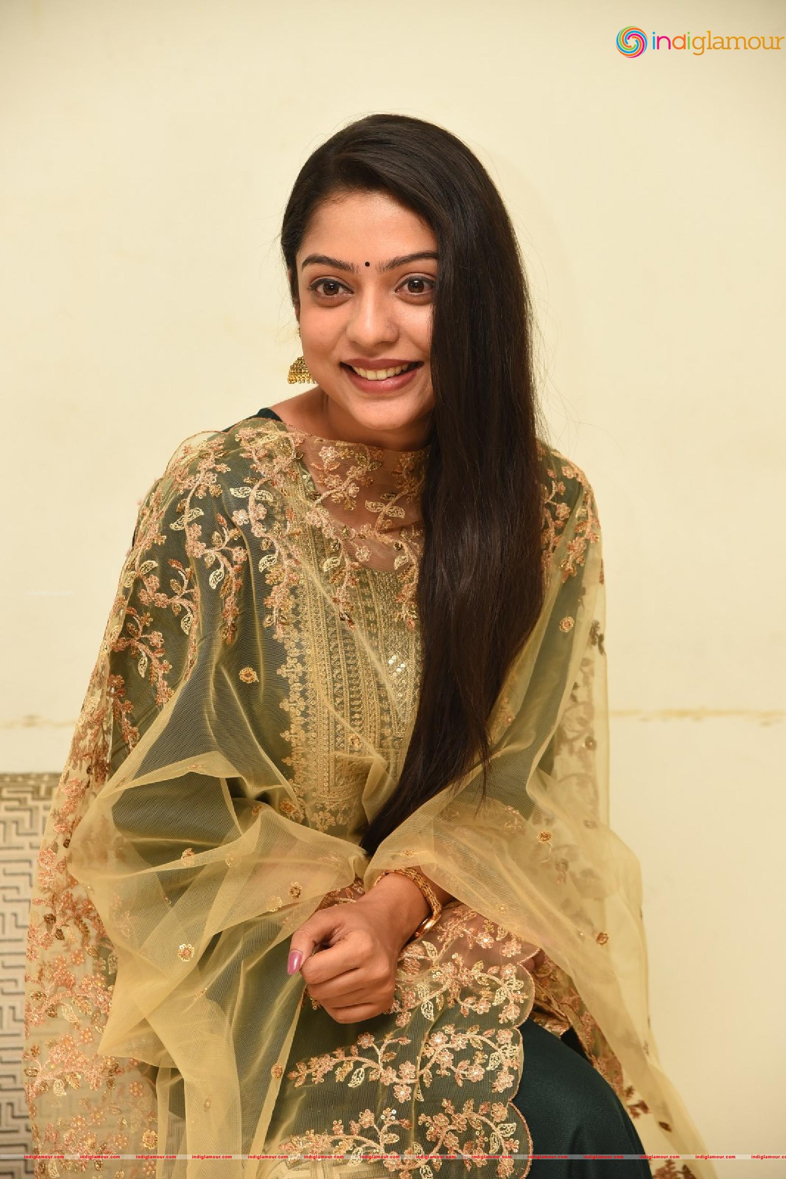Varsha Bollamma Actress hd photo