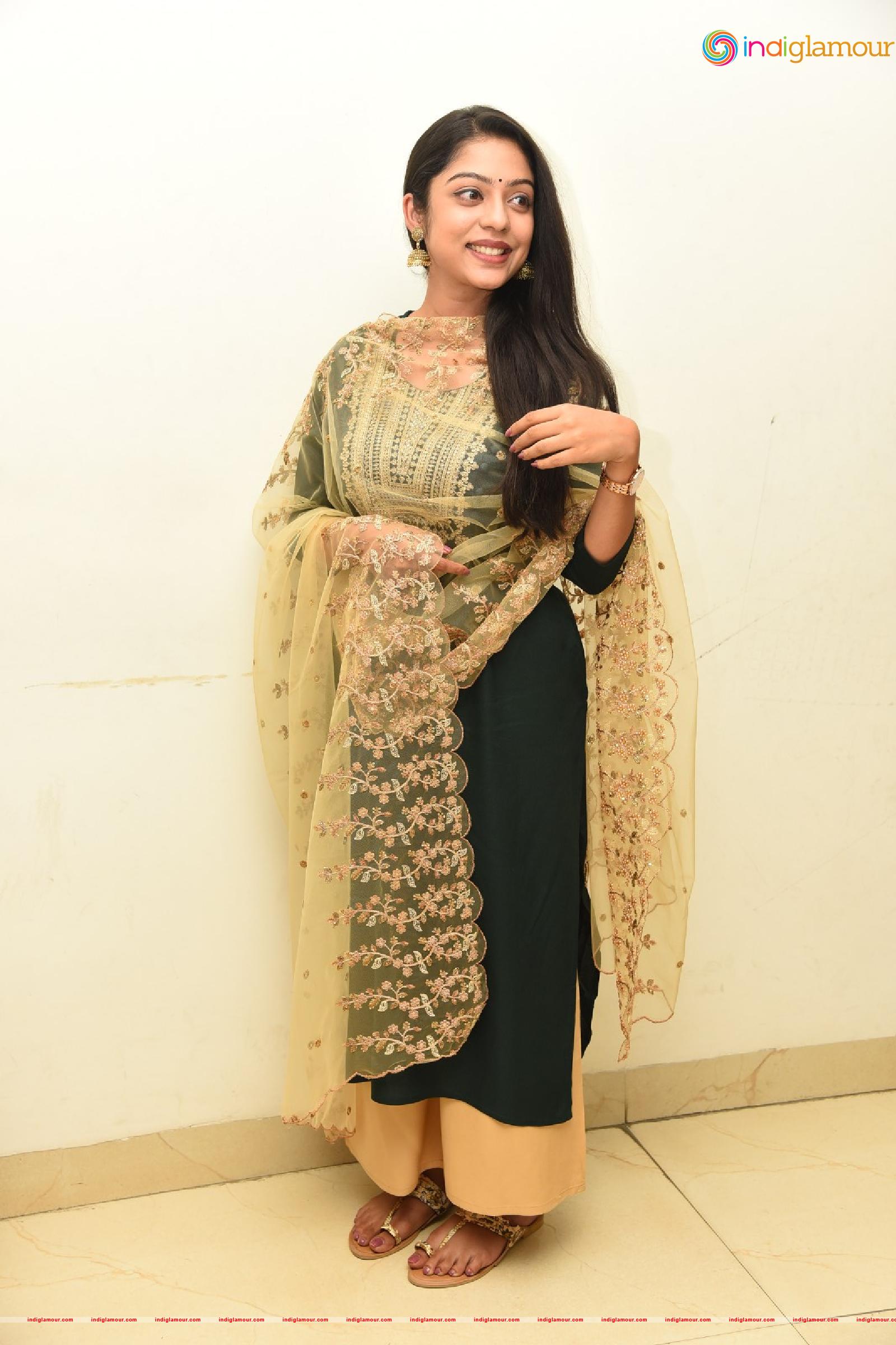 Varsha Bollamma Actress hd photo